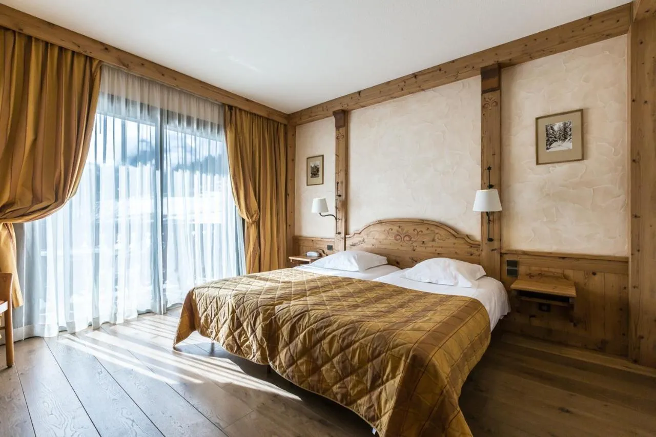 Bedroom, Bed in Hôtel Champs Fleuris Morzine