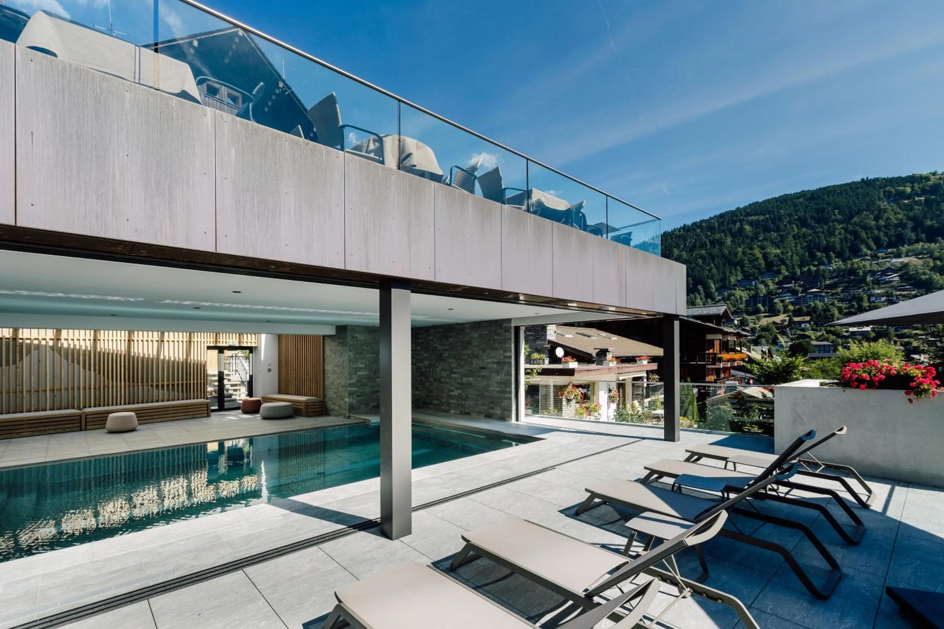 Swimming pool in Hôtel Champs Fleuris Morzine