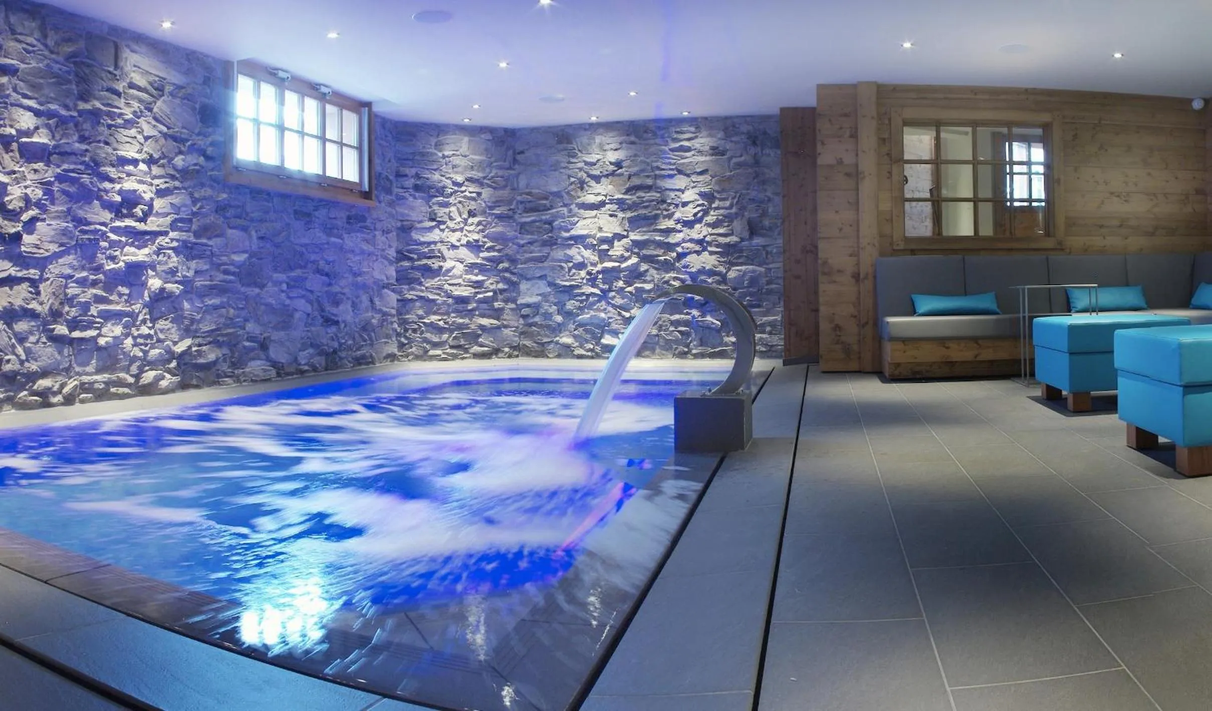 Communal lounge/ TV room in Hôtel Champs Fleuris Morzine