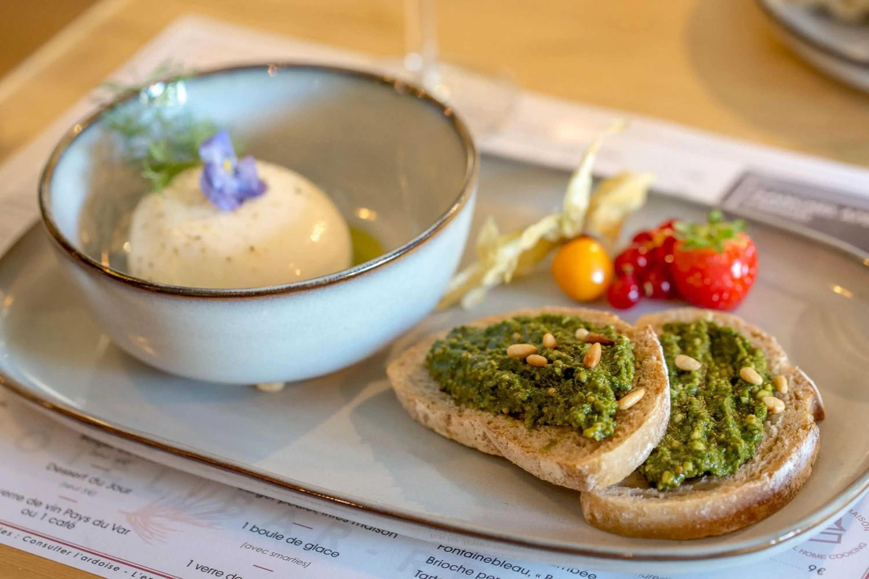 Restaurant/places to eat in Les Pins Blancs en Provence