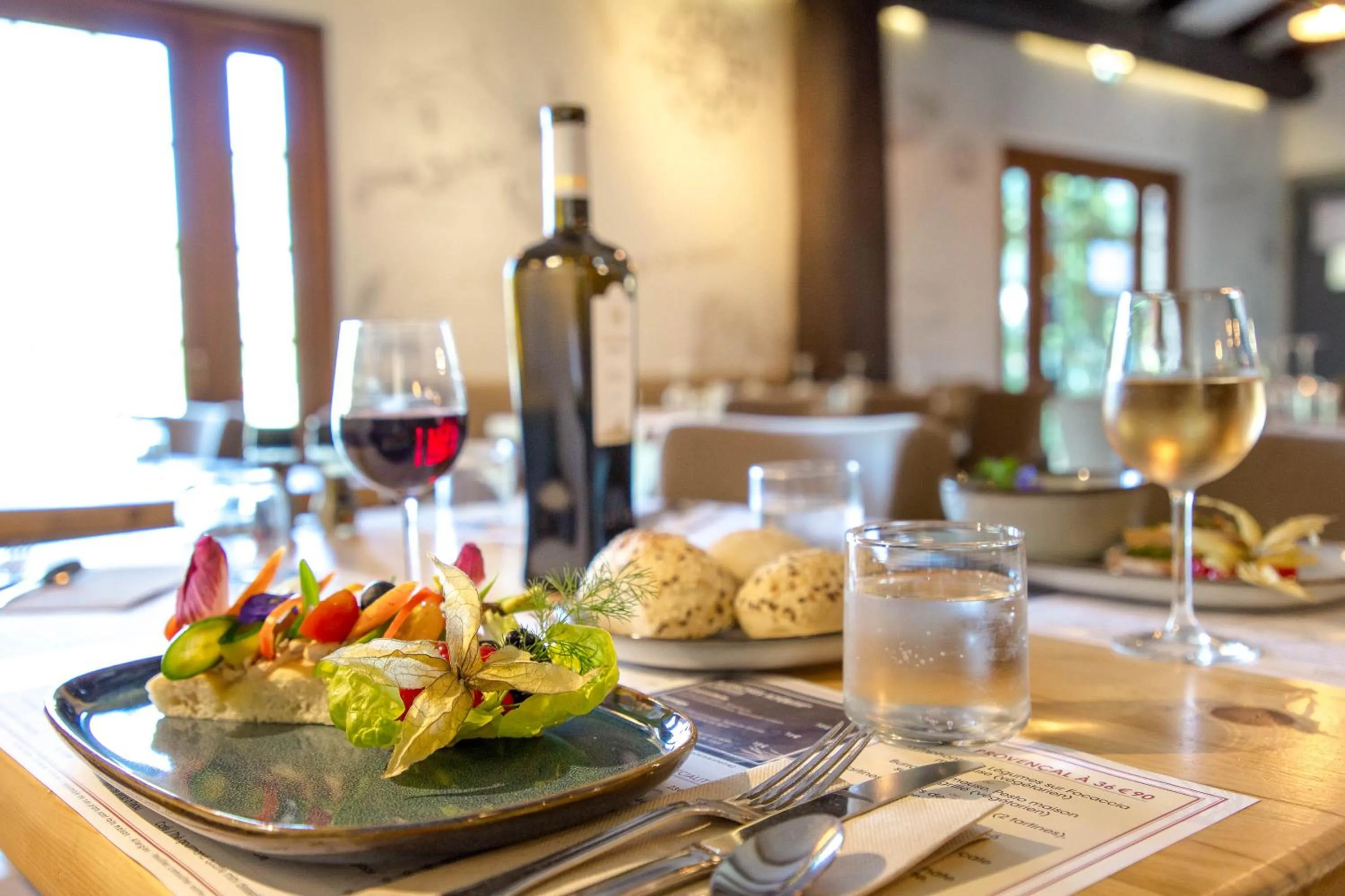 Restaurant/places to eat in Les Pins Blancs en Provence