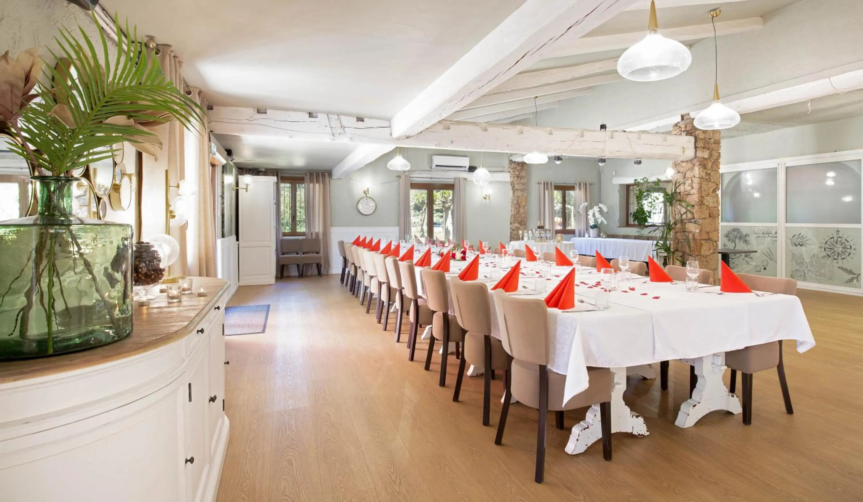 Les Pins Blancs en Provence