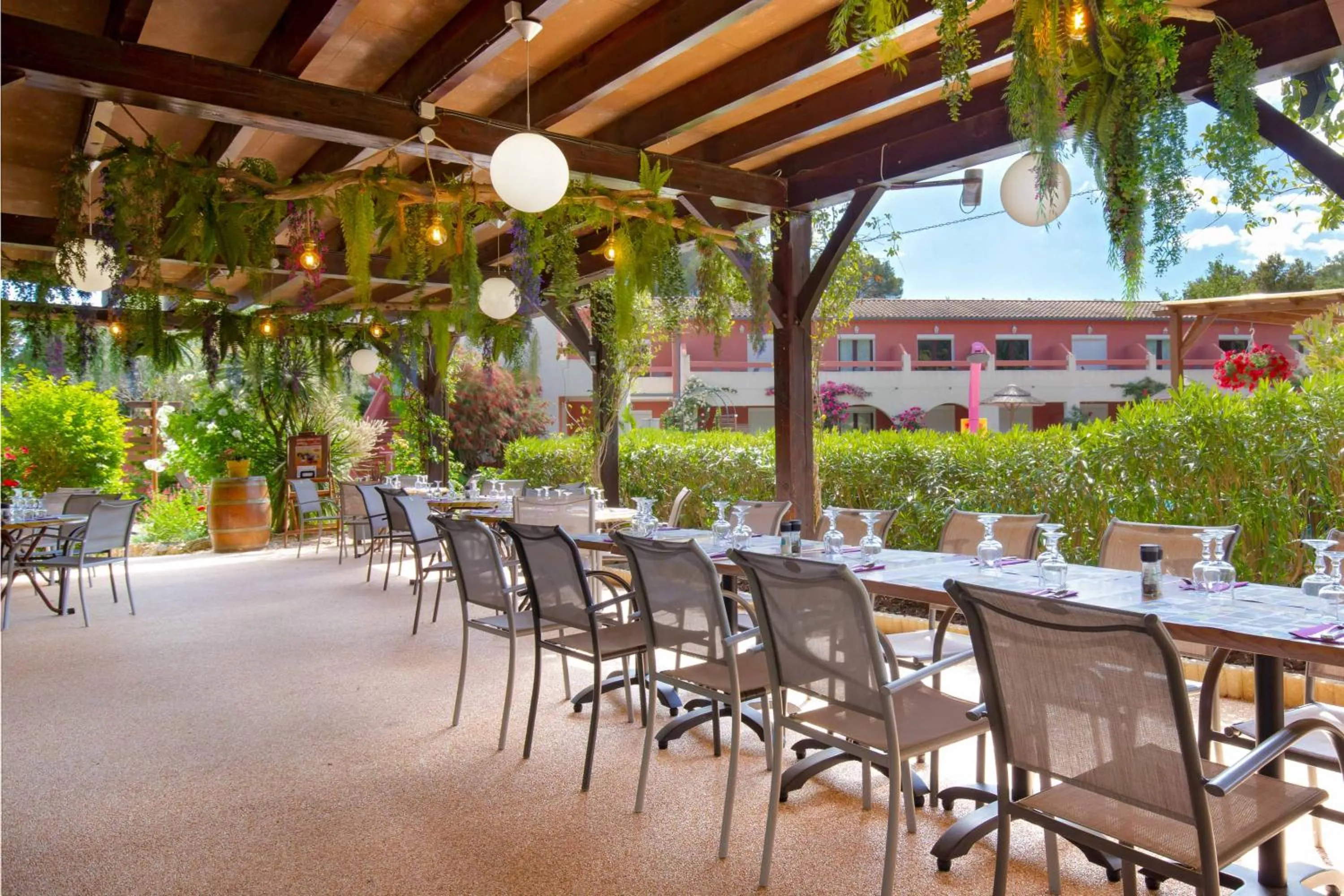 Les Pins Blancs en Provence