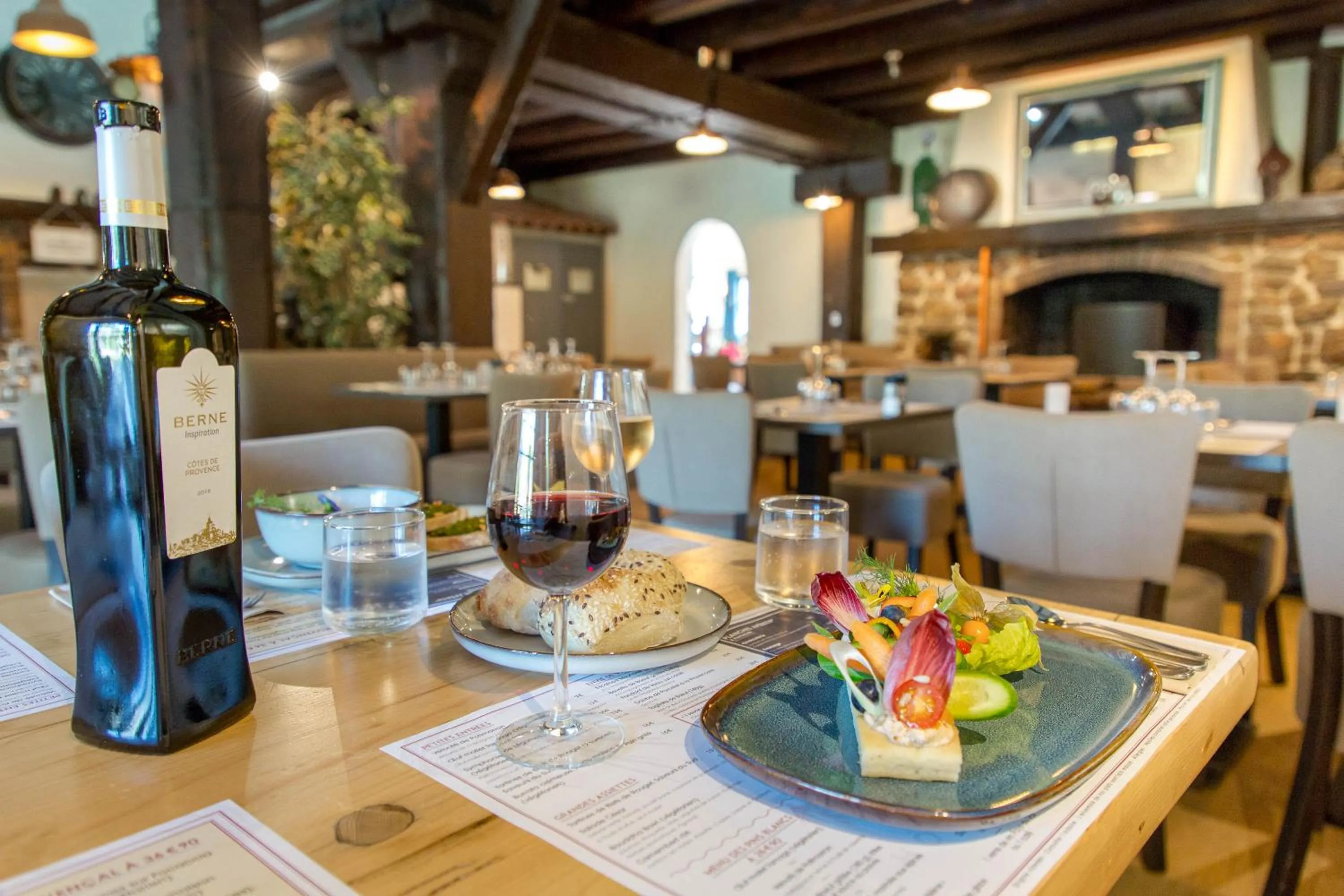 Restaurant/places to eat in Les Pins Blancs en Provence