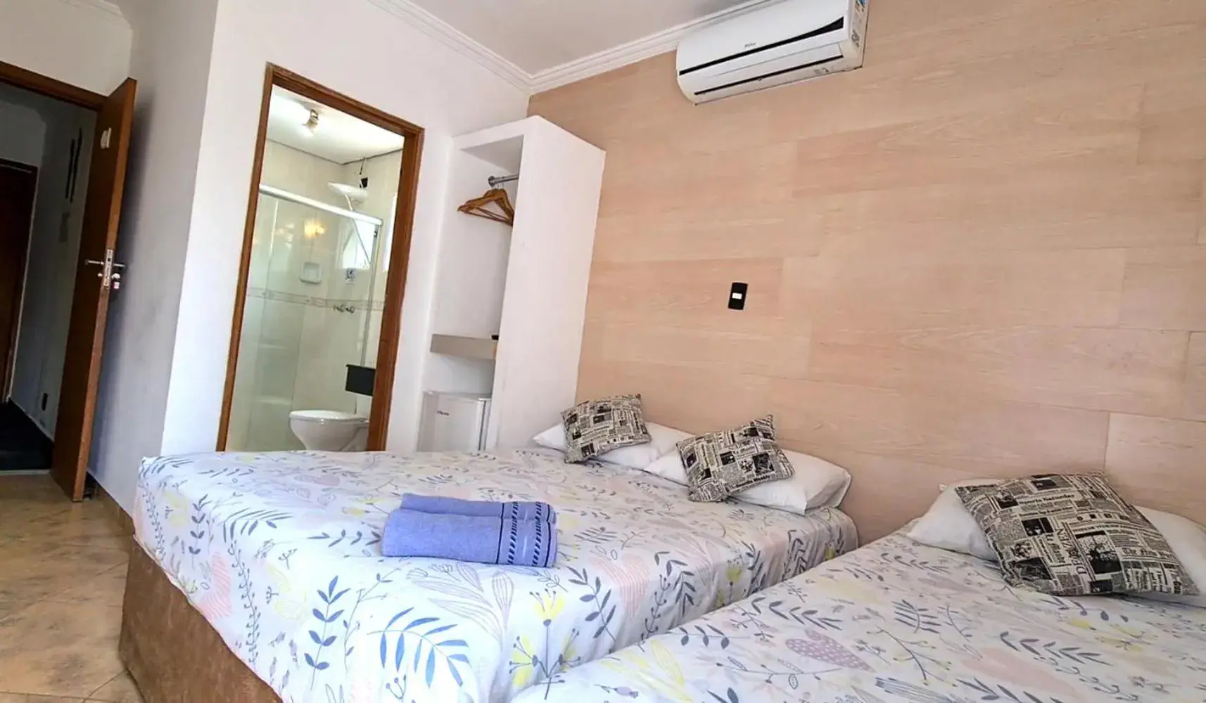 Triple Room with Pool View in Hotel Pousada Iracemar - Piscina Aquecida Triple Room with Pool View in Hotel Pousada Iracemar - Piscina Aquecida