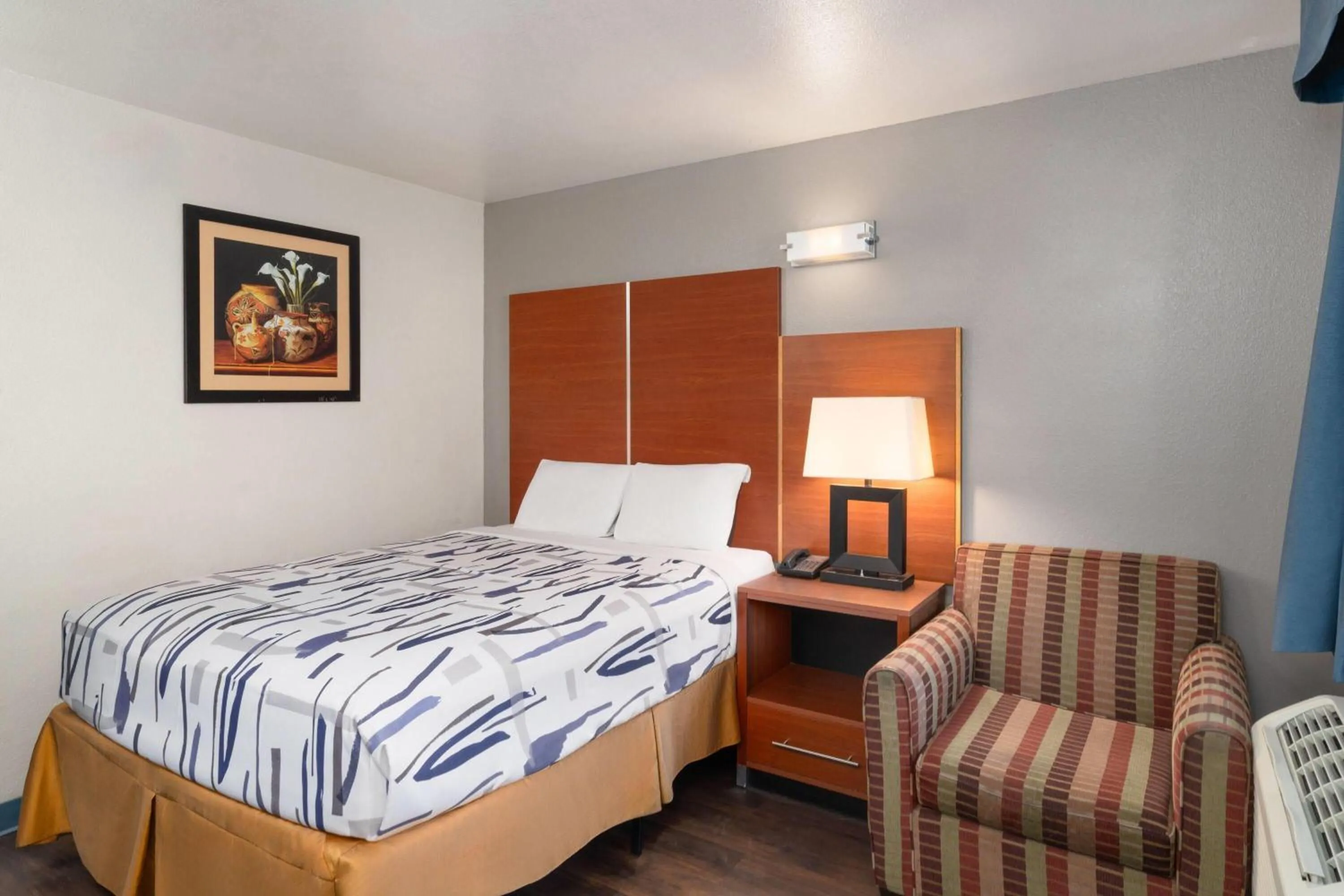 Photo of the whole room, Bed in Travelodge by Wyndham Albuquerque West