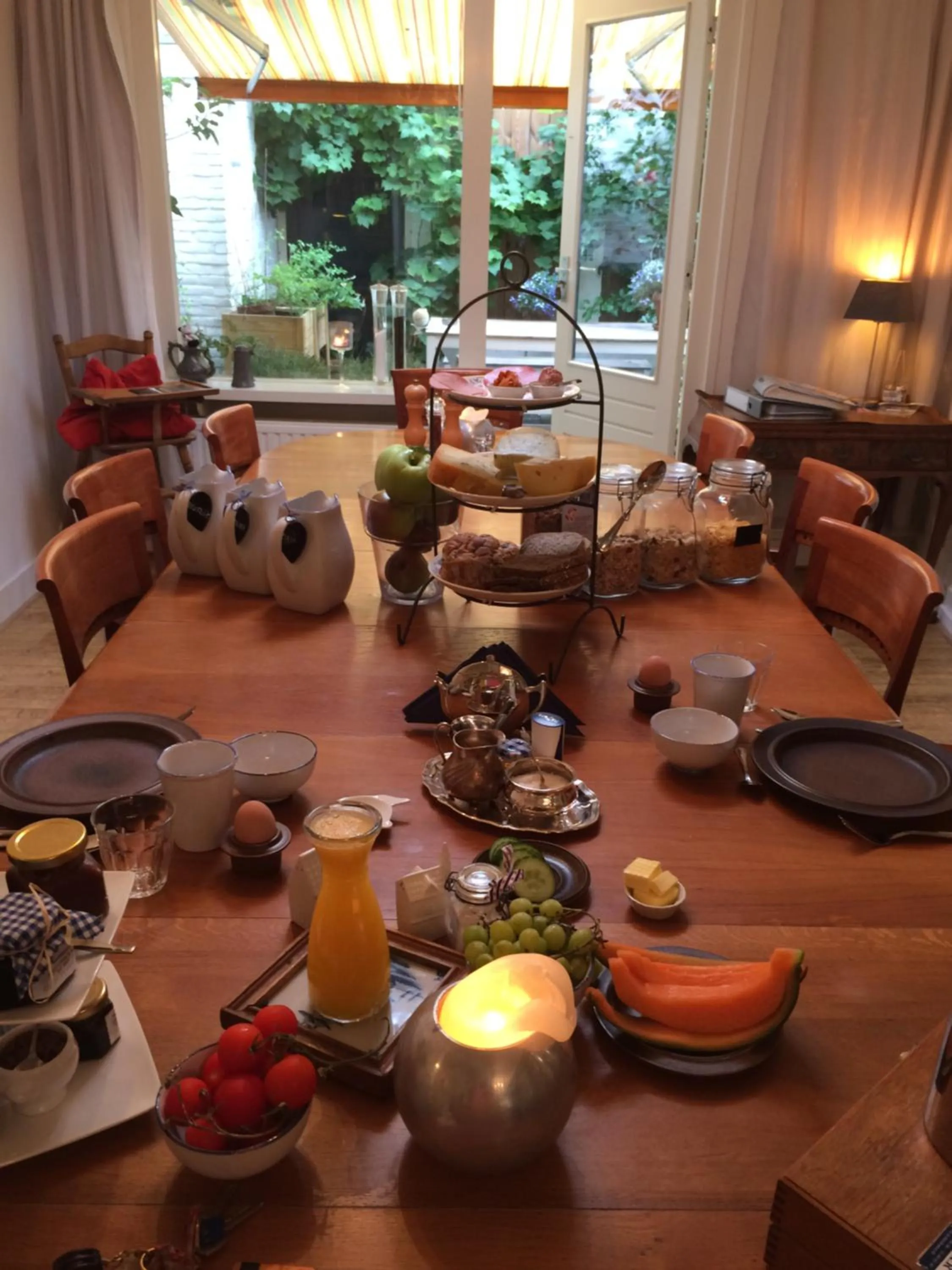 Breakfast in De Thuiskamer in Grou als B&B of Vakantiehuis