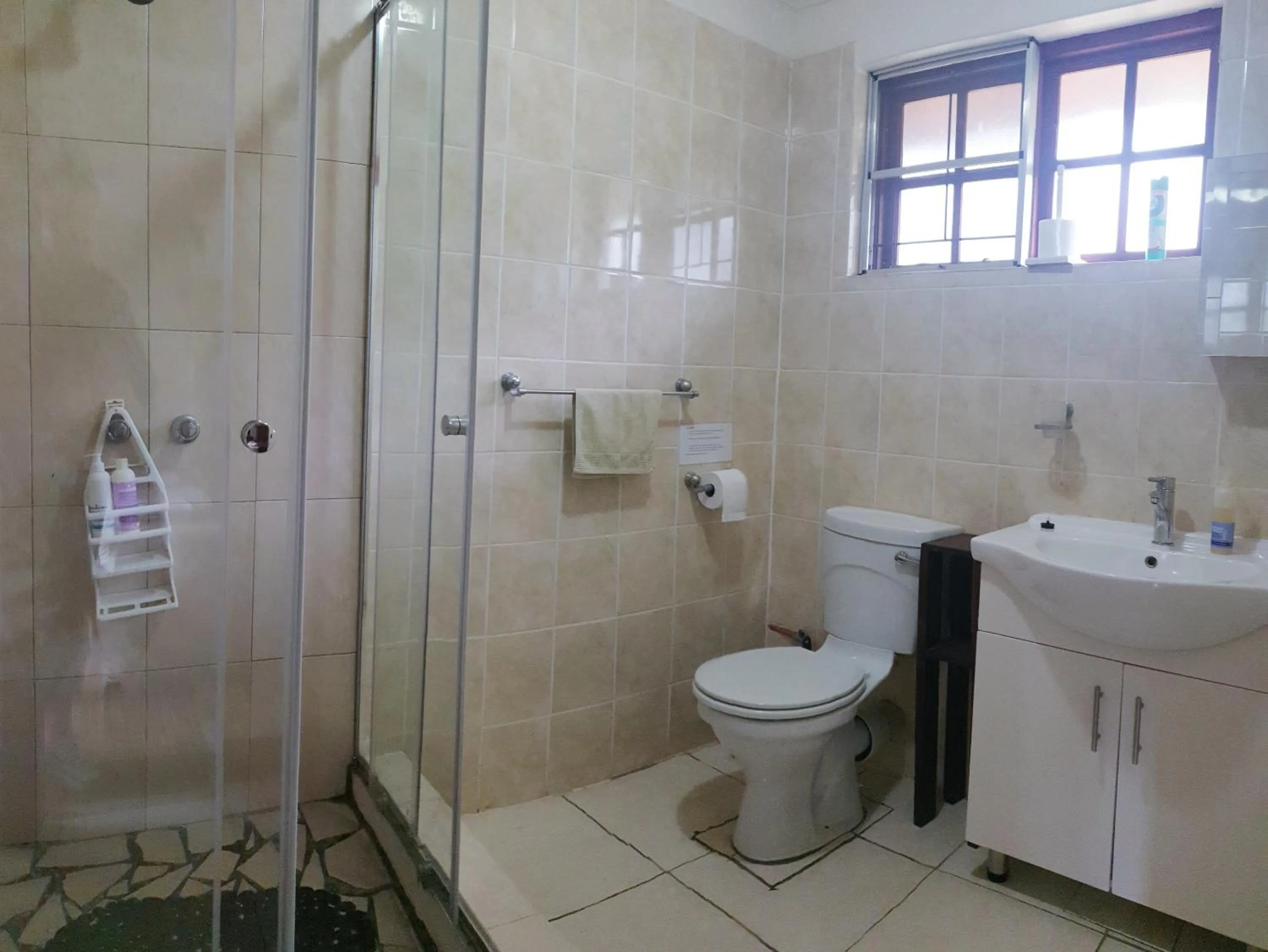 Shower in Rosedale Organic Farm Bed & Breakfast