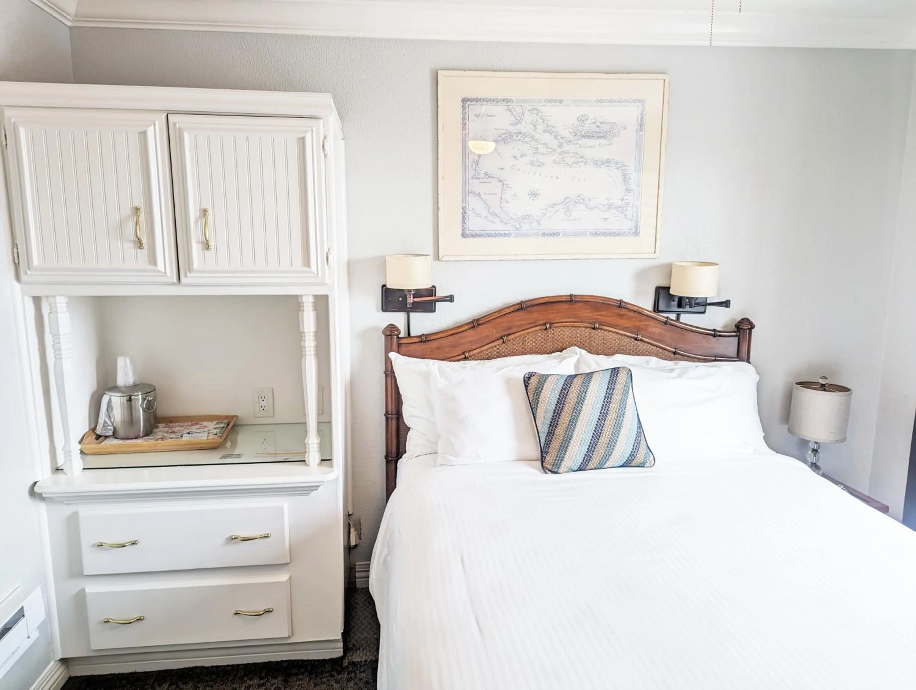 Bed in Capitola Hotel