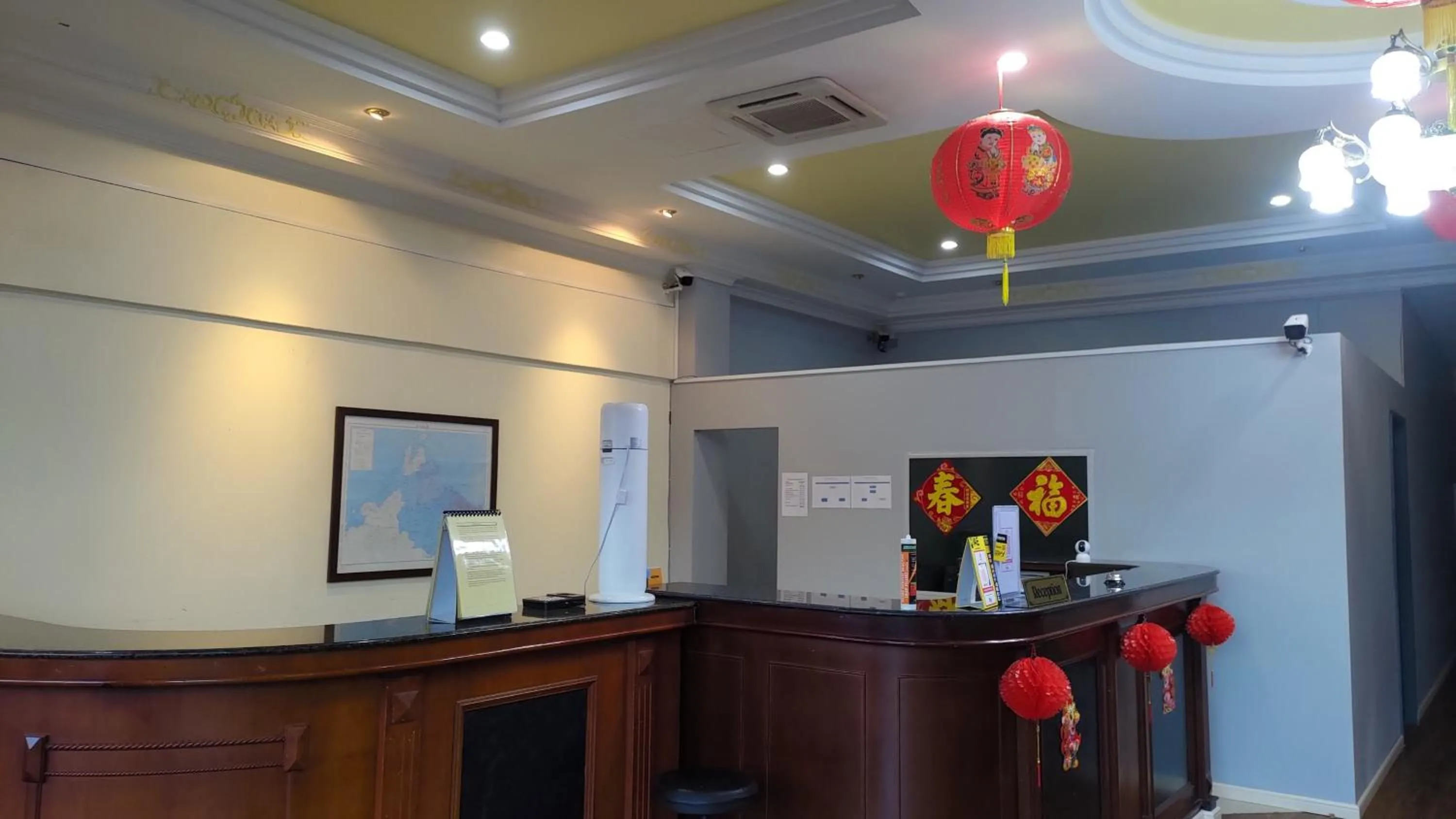 Lobby or reception in The Upper Deck Hotel