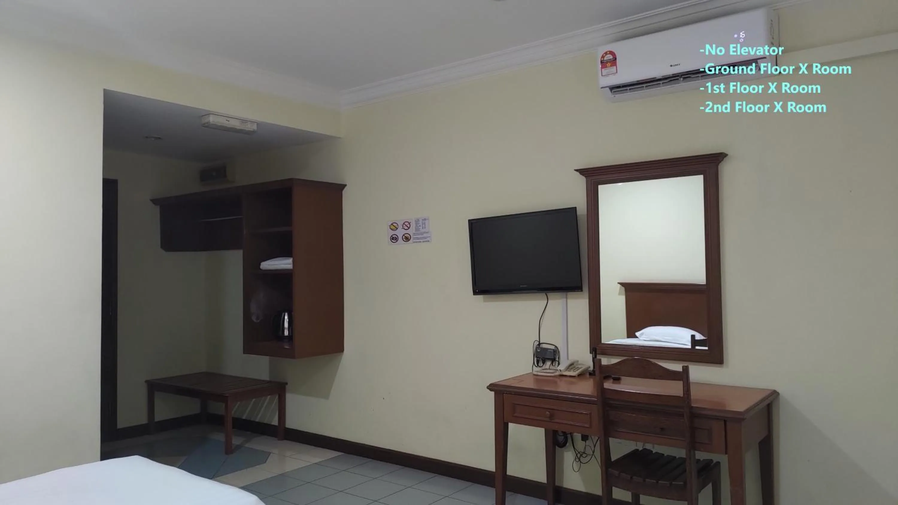 Bed in The Upper Deck Hotel