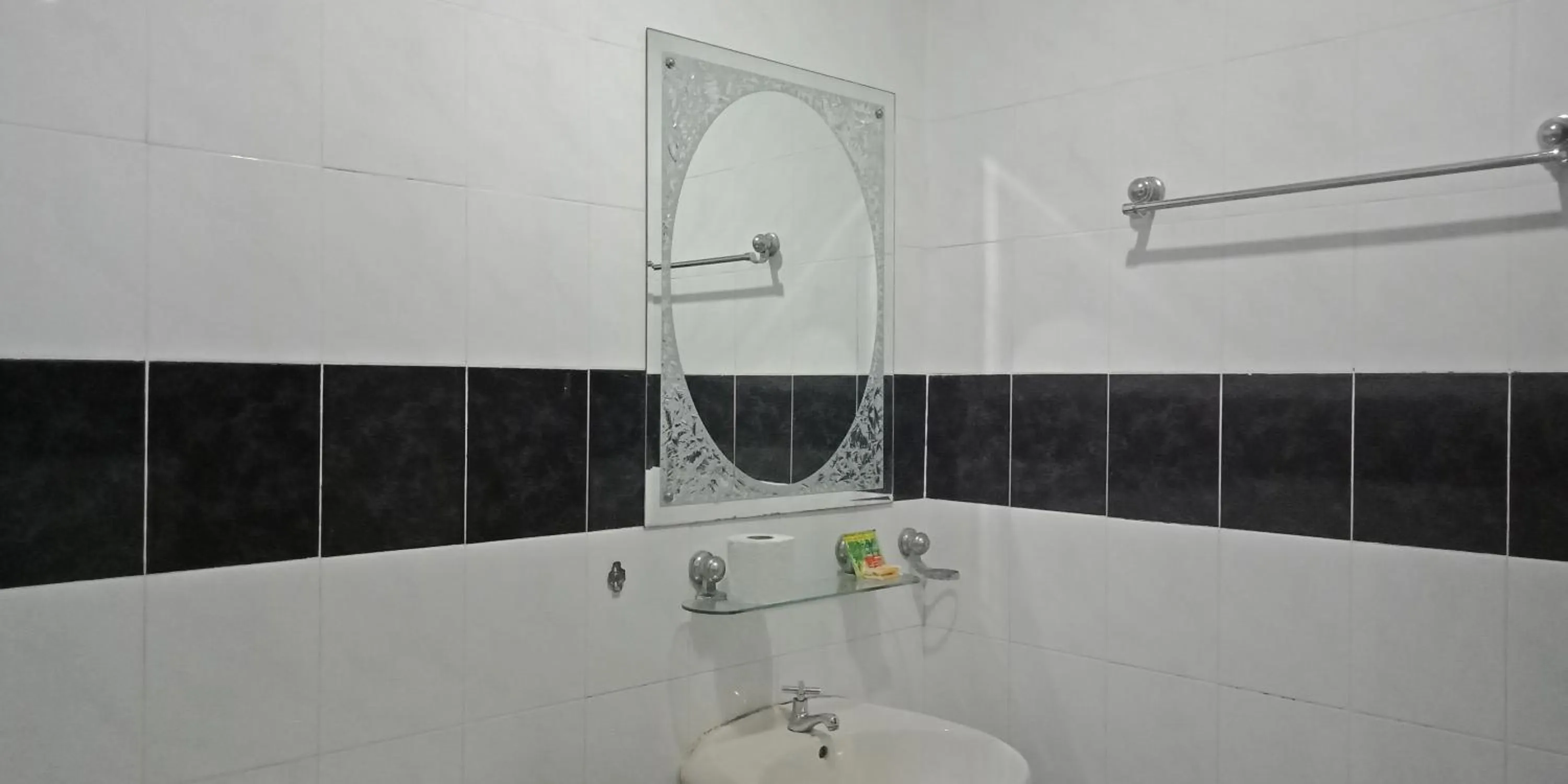 The Upper Deck Hotel