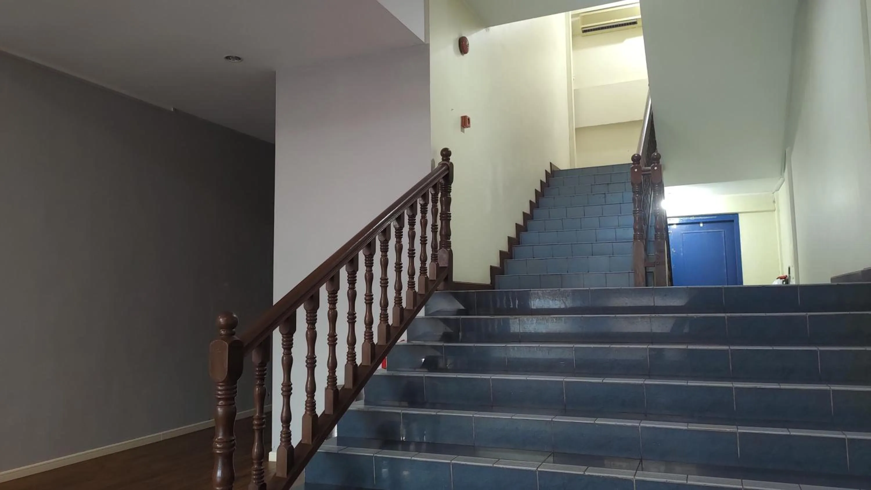 The Upper Deck Hotel