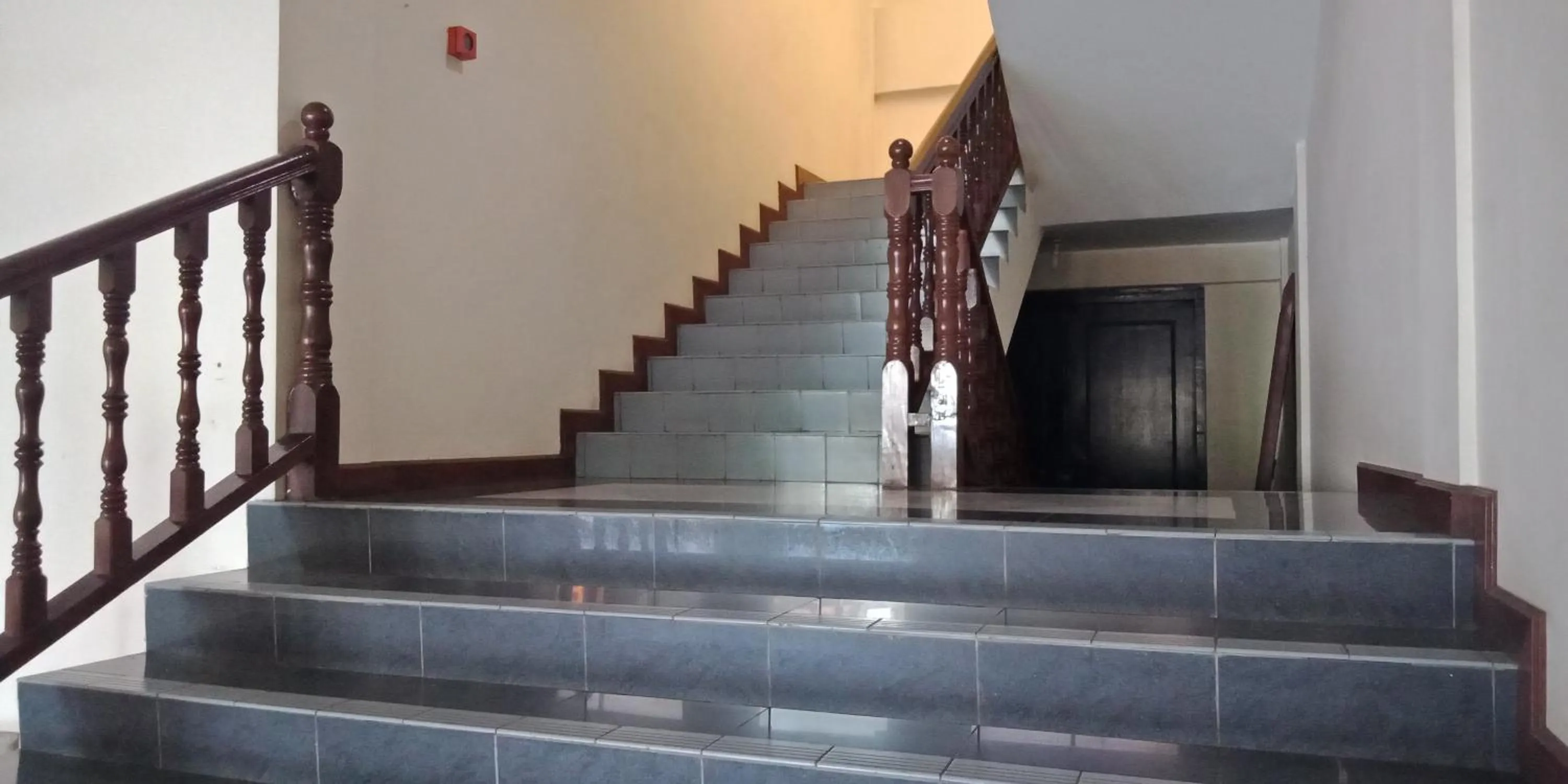 The Upper Deck Hotel