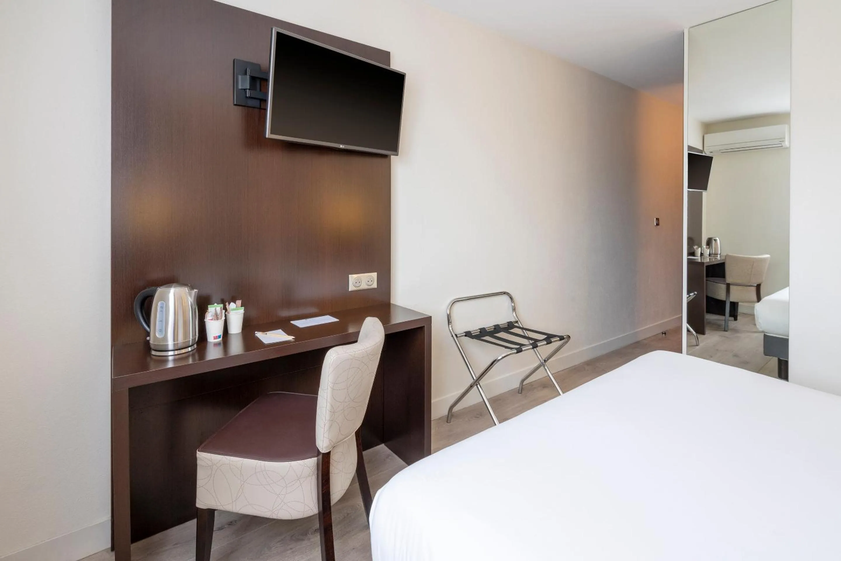 Bed in Best Western Terre de Provence