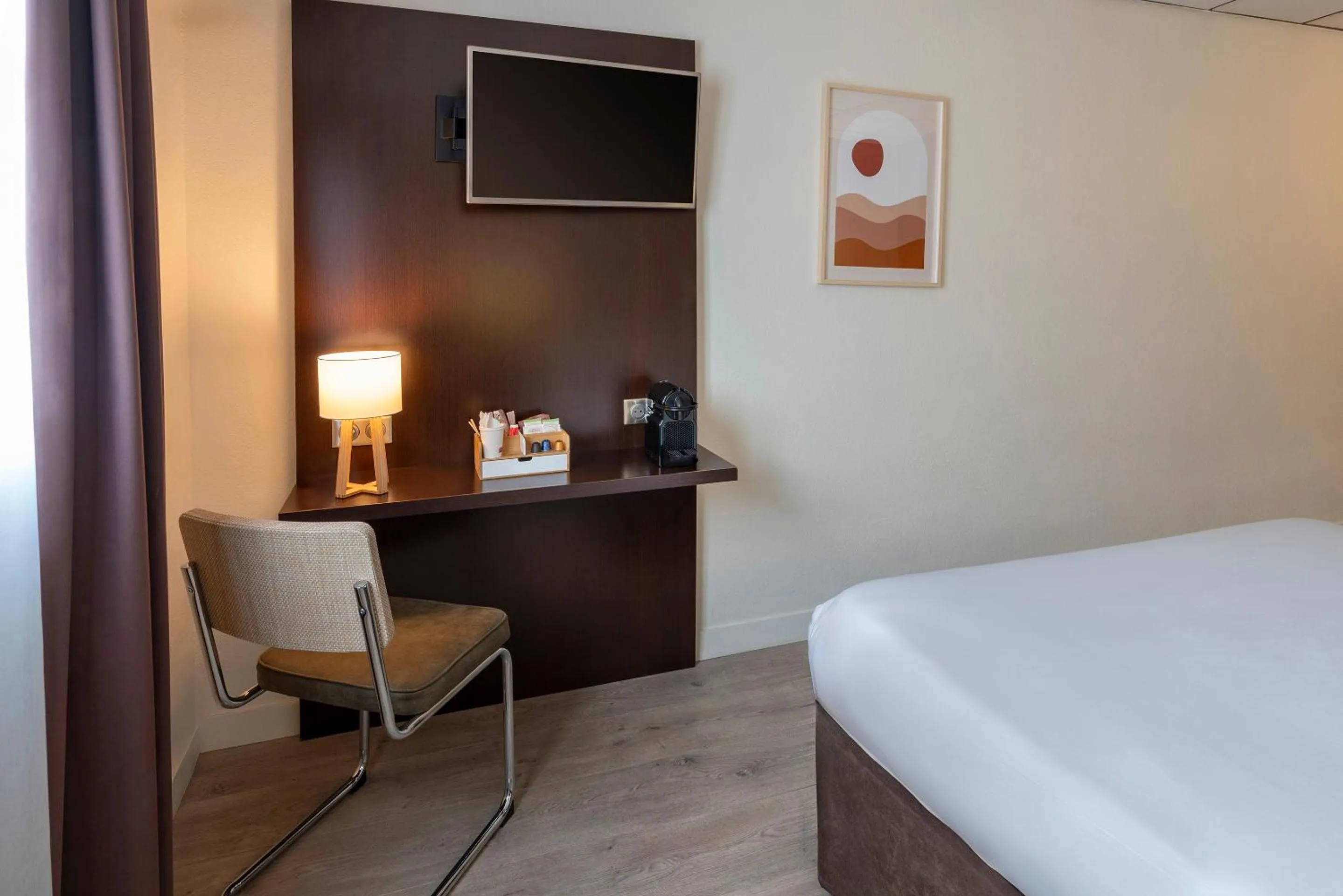 TV and multimedia, Bed in Best Western Terre de Provence