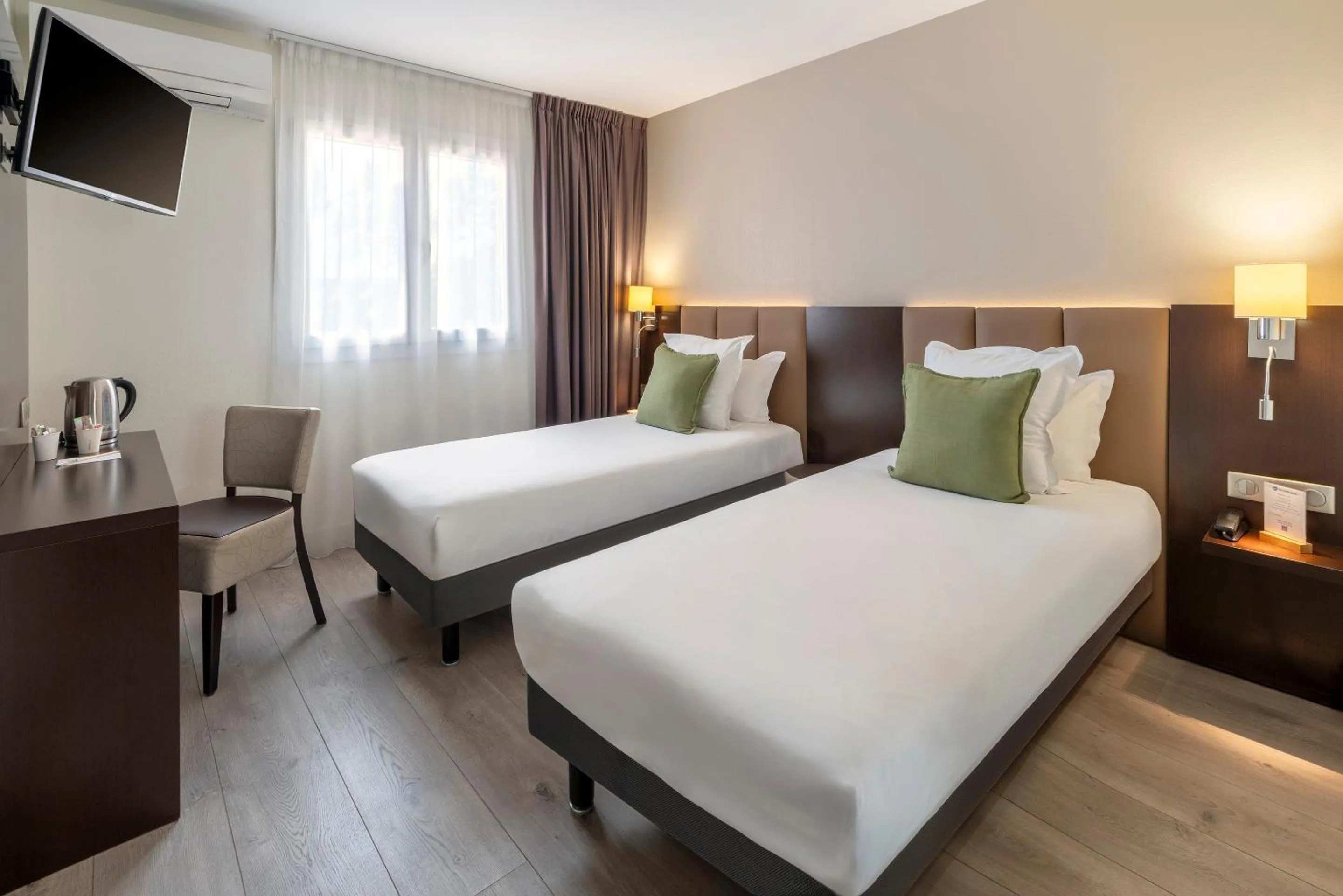 Bedroom, Bed in Best Western Terre de Provence