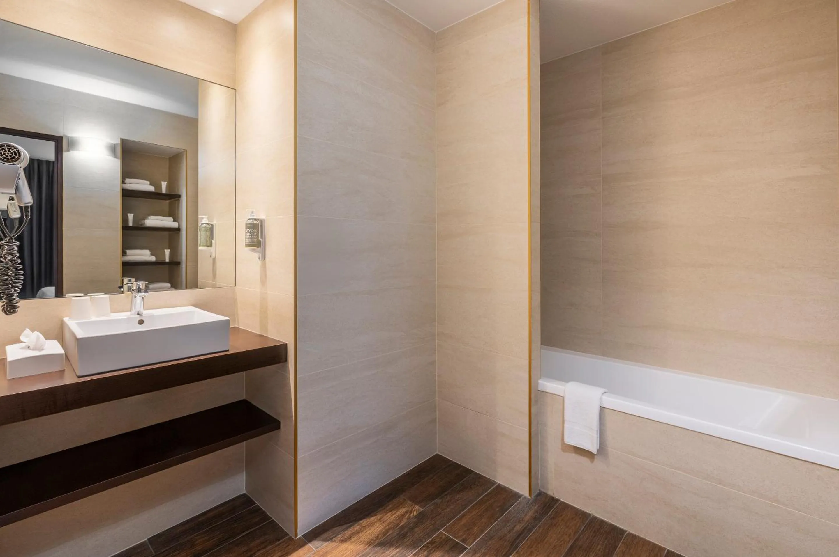 Bathroom in Best Western Terre de Provence