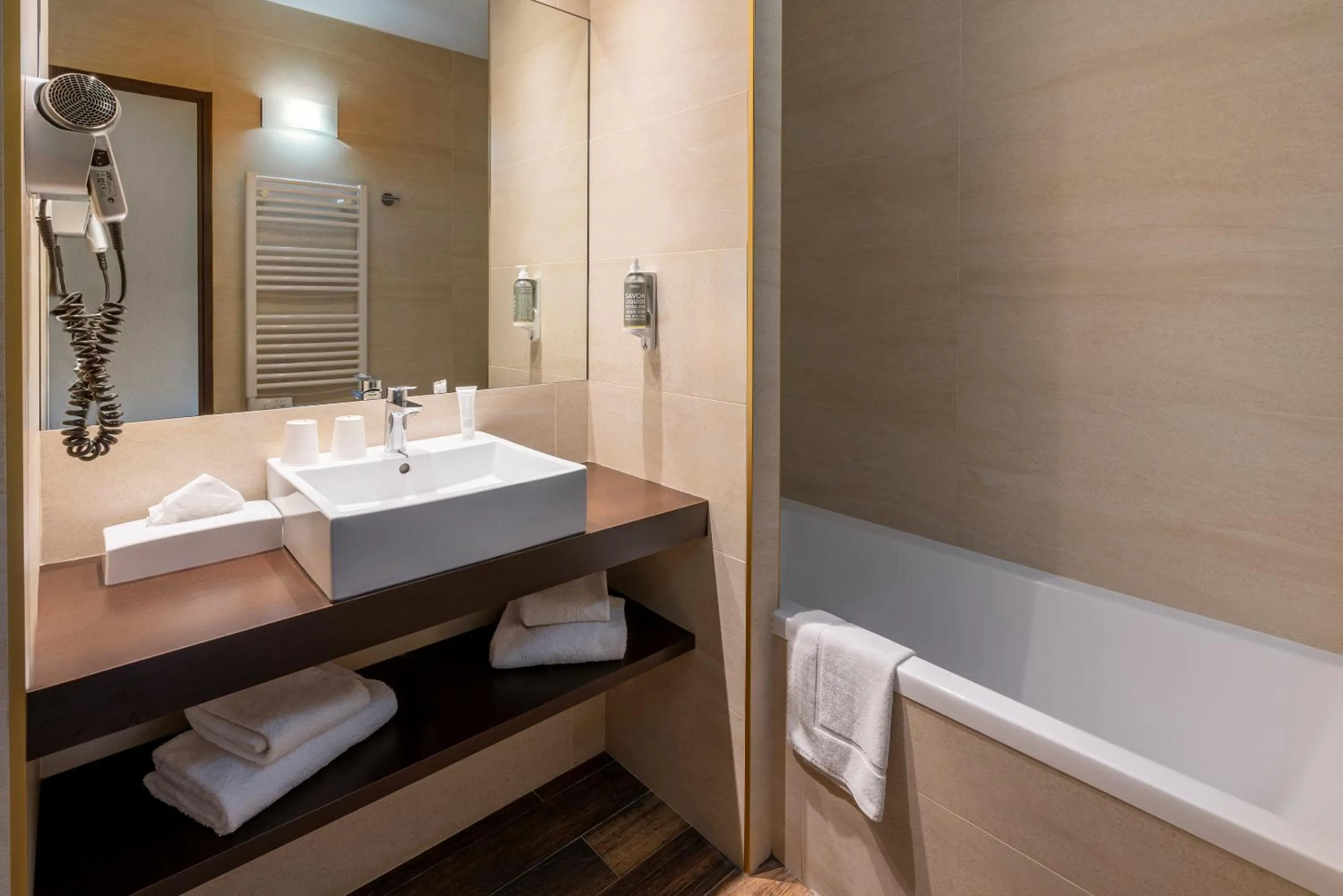 Bathroom in Best Western Terre de Provence