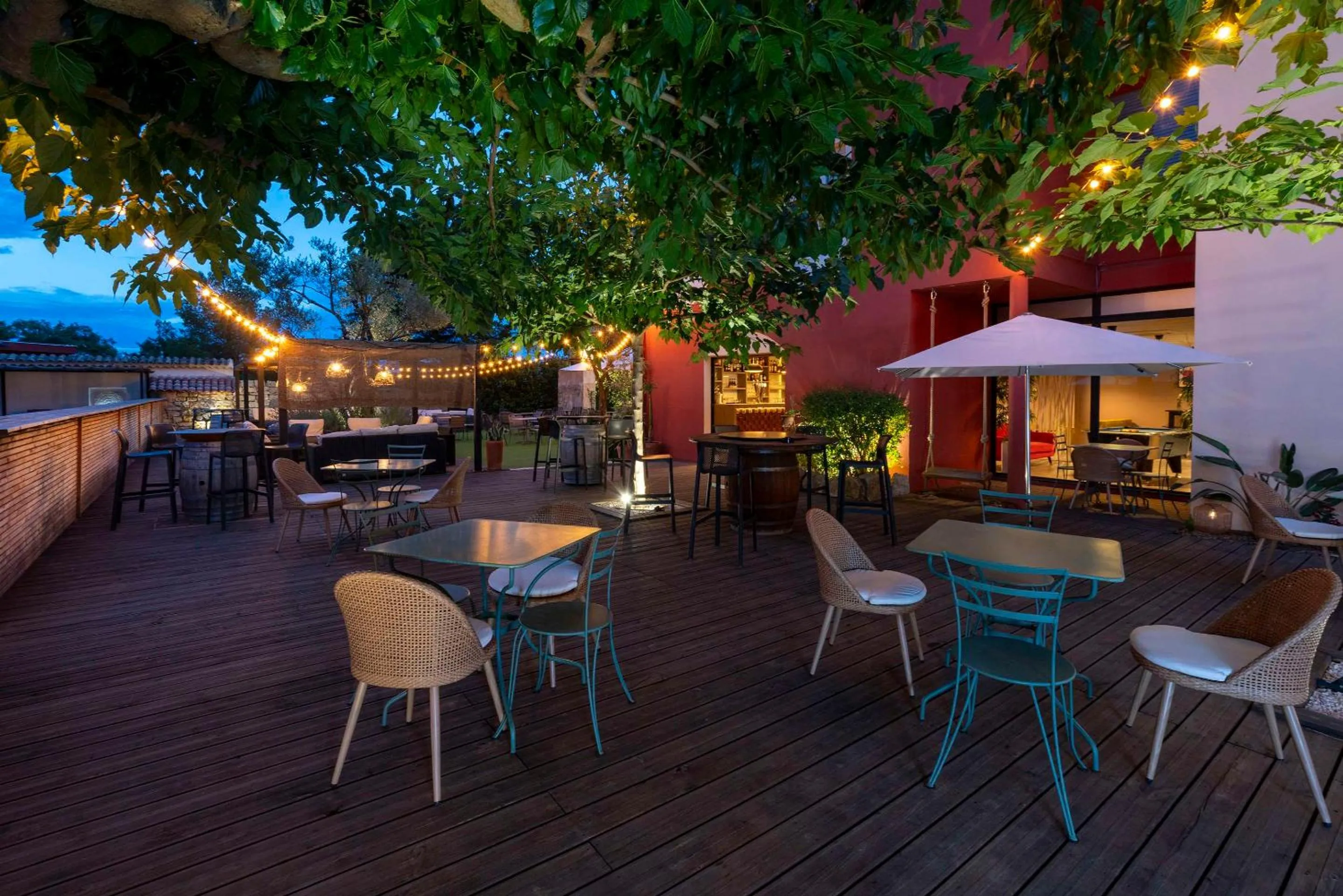 Property building in Best Western Terre de Provence