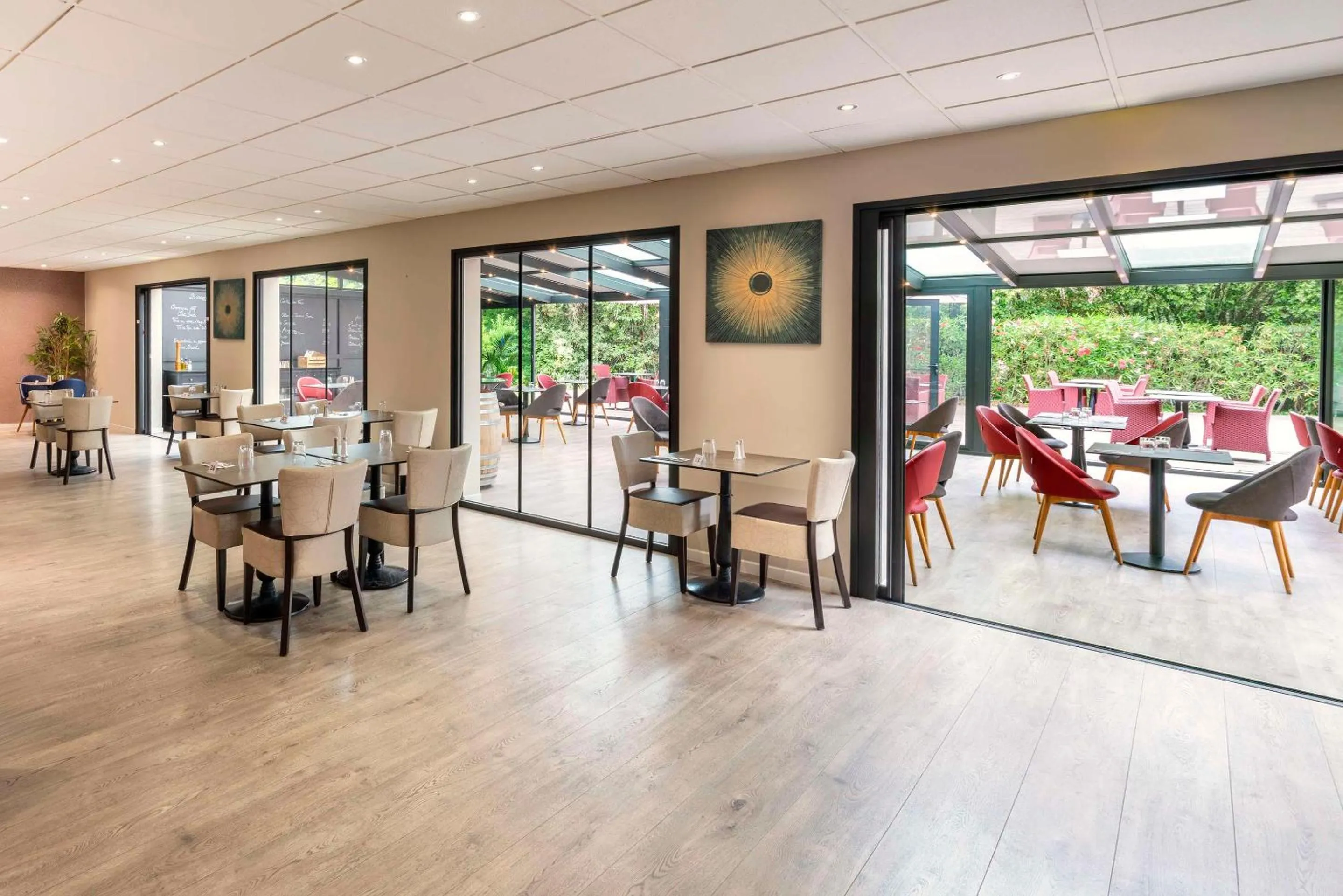 Restaurant/places to eat in Best Western Terre de Provence