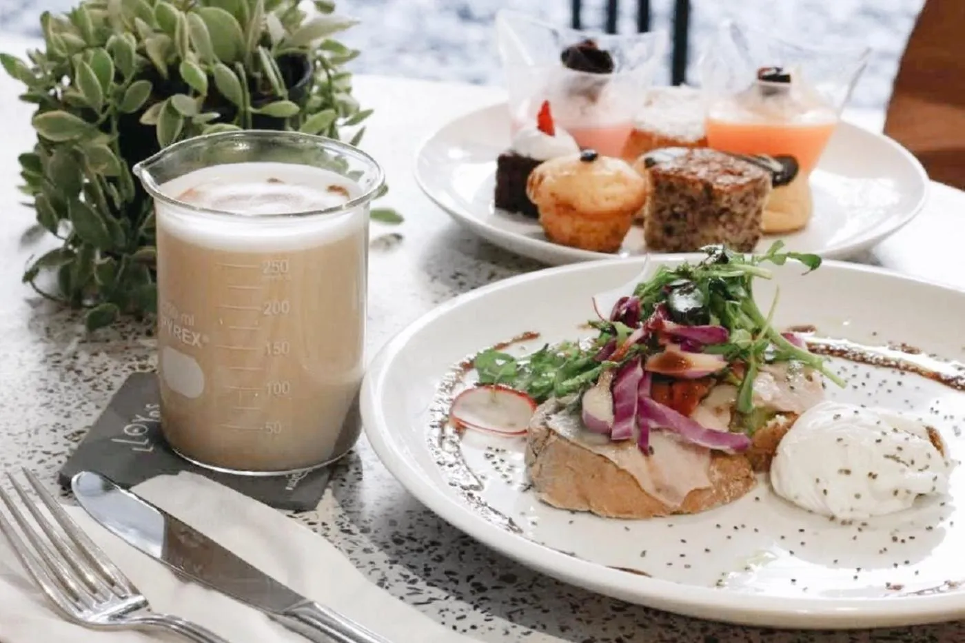 Restaurant/places to eat in Lloyd's Inn Bali