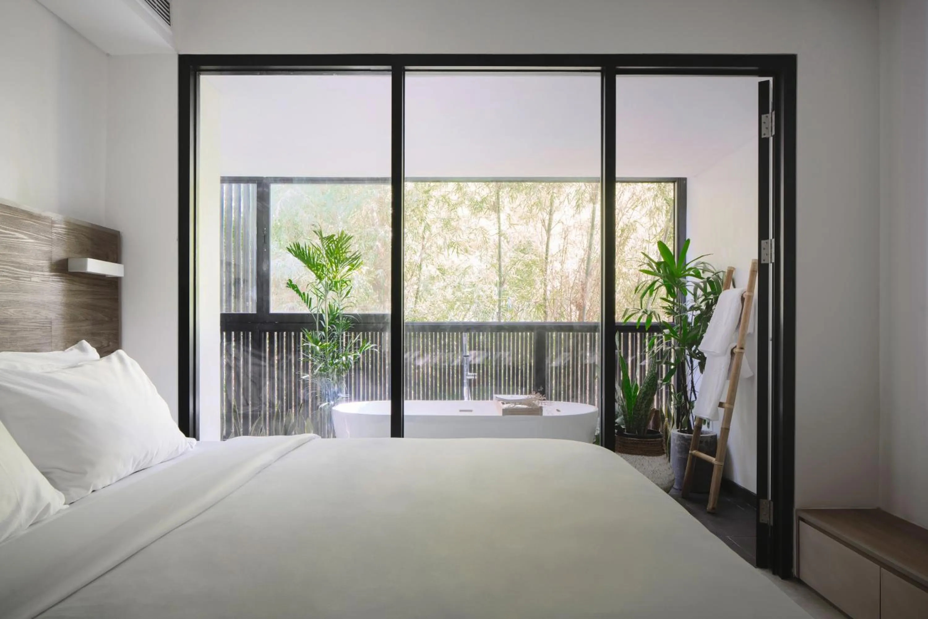 TV and multimedia, Bed in Lloyd's Inn Bali