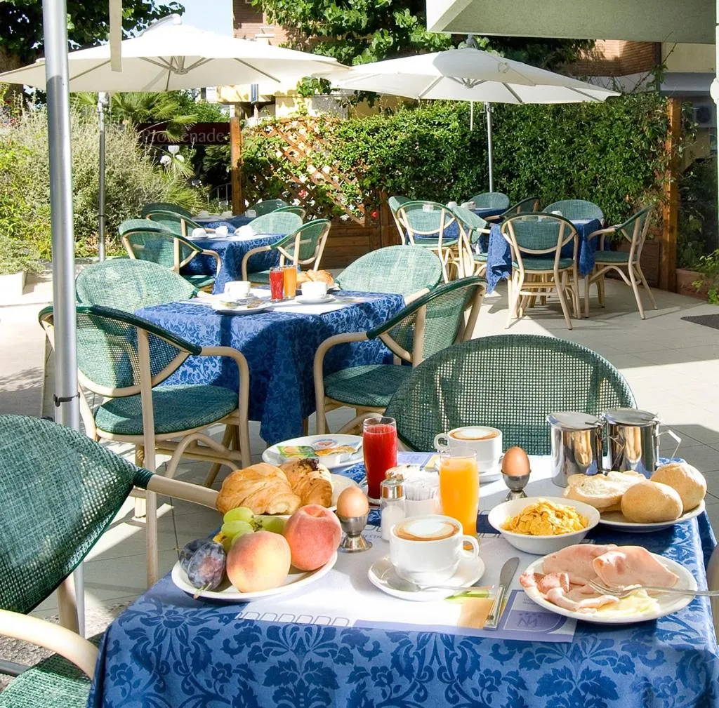 Restaurant/places to eat in Hotel Majestic