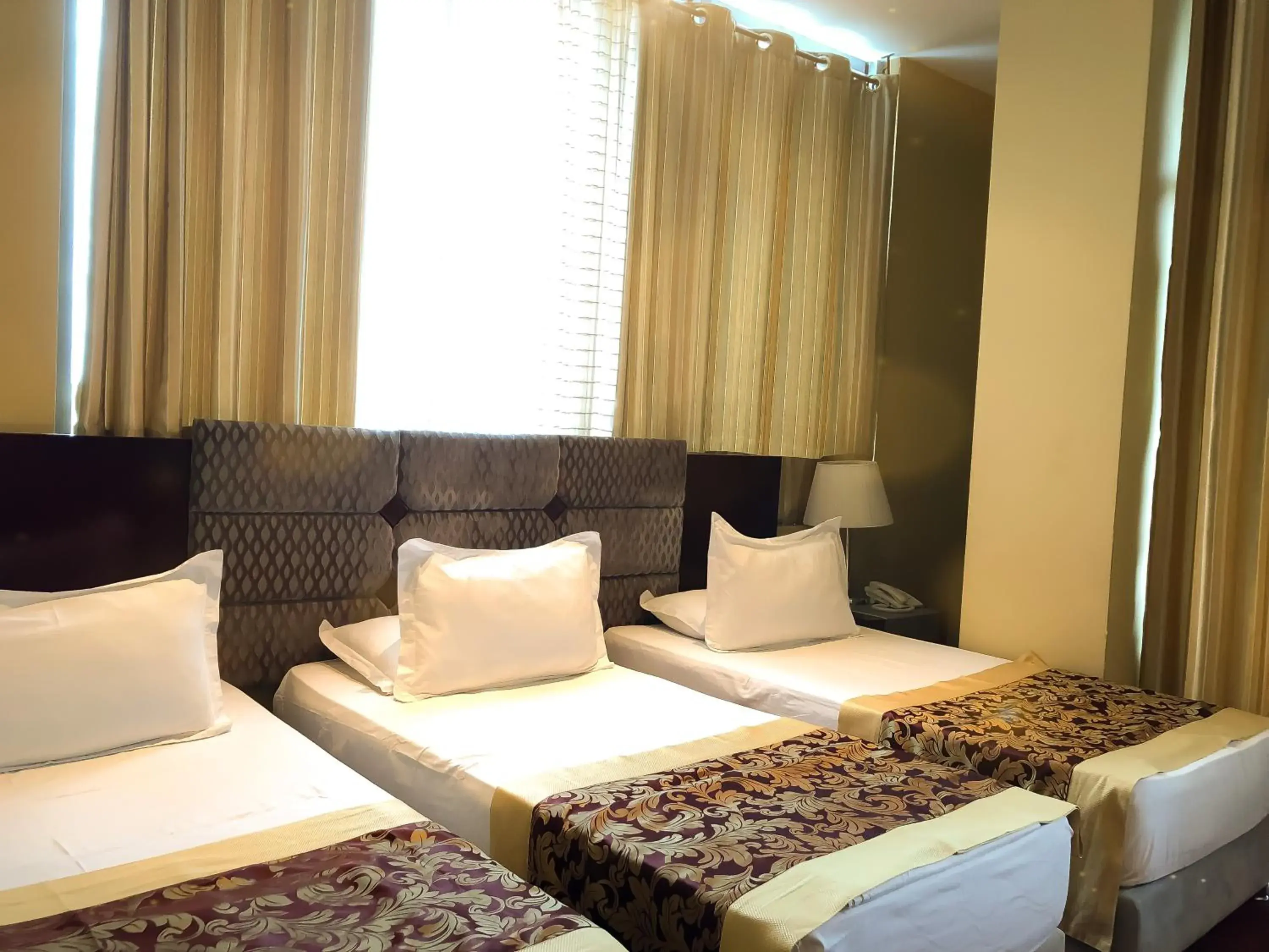 Classic Triple Room in Hotel Arifi Classic Triple Room in Hotel Arifi