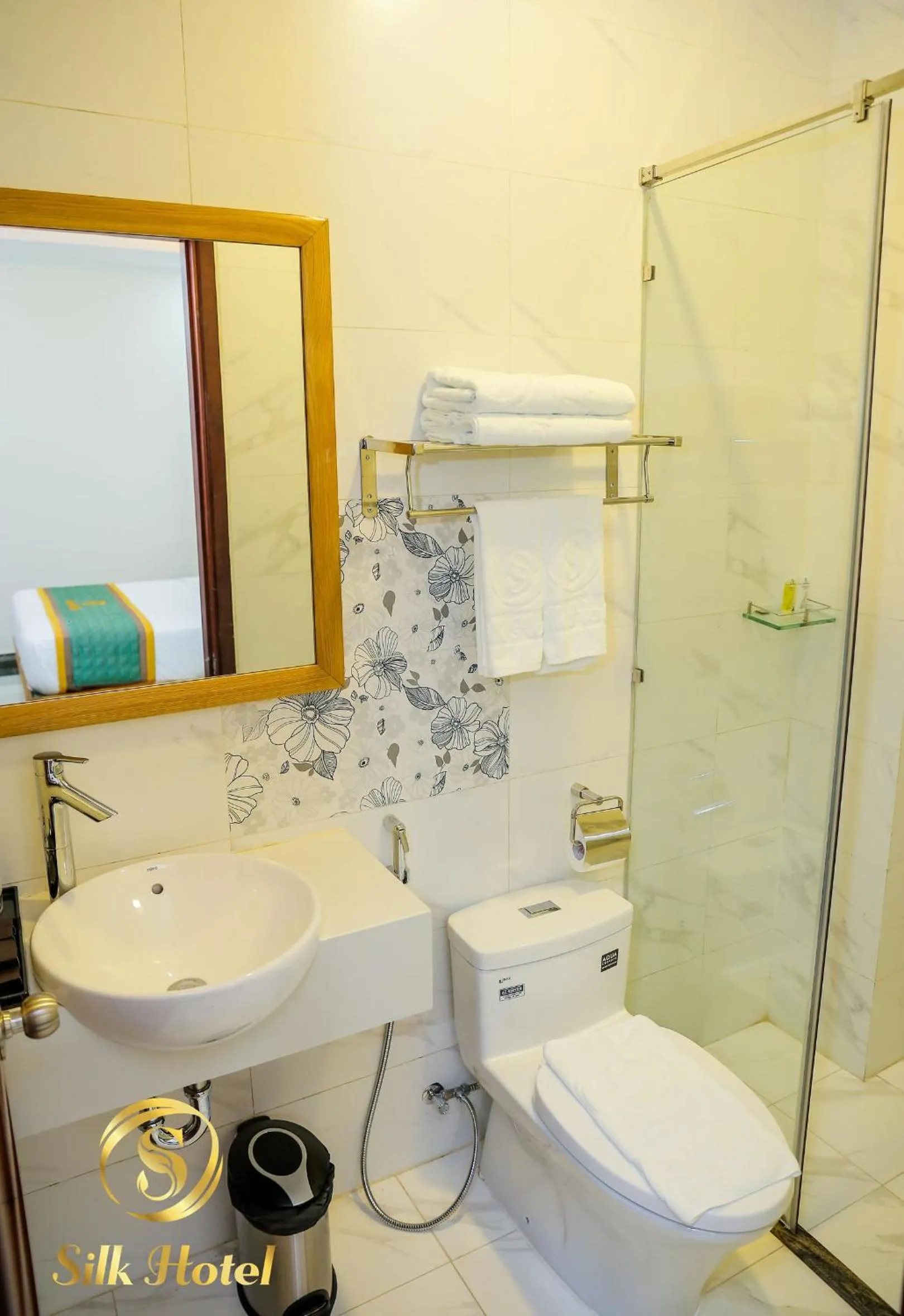 Silk Hotel near Tan Son Nhat Airport