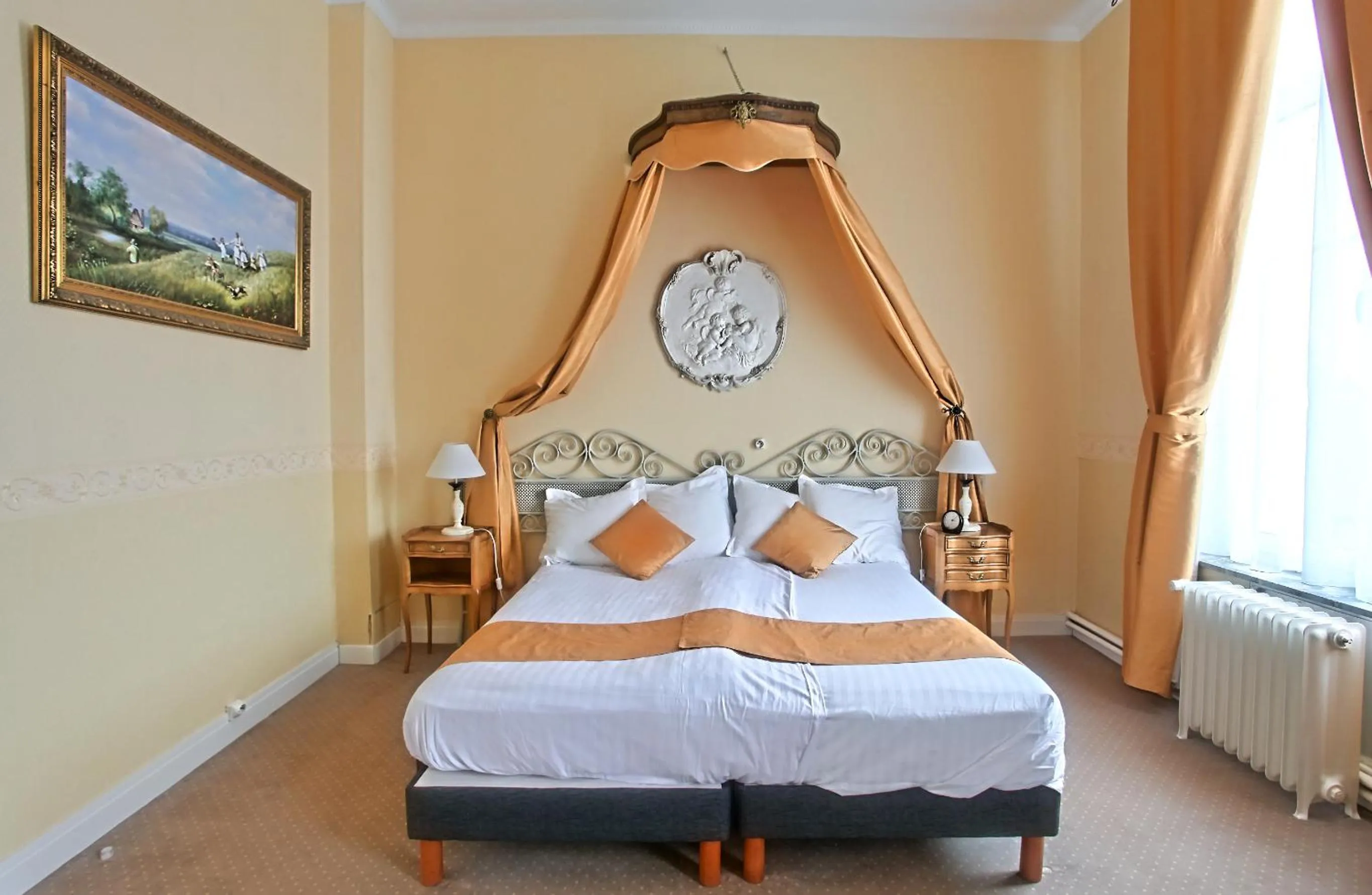 Bed in Château de Moulin-le-Comte