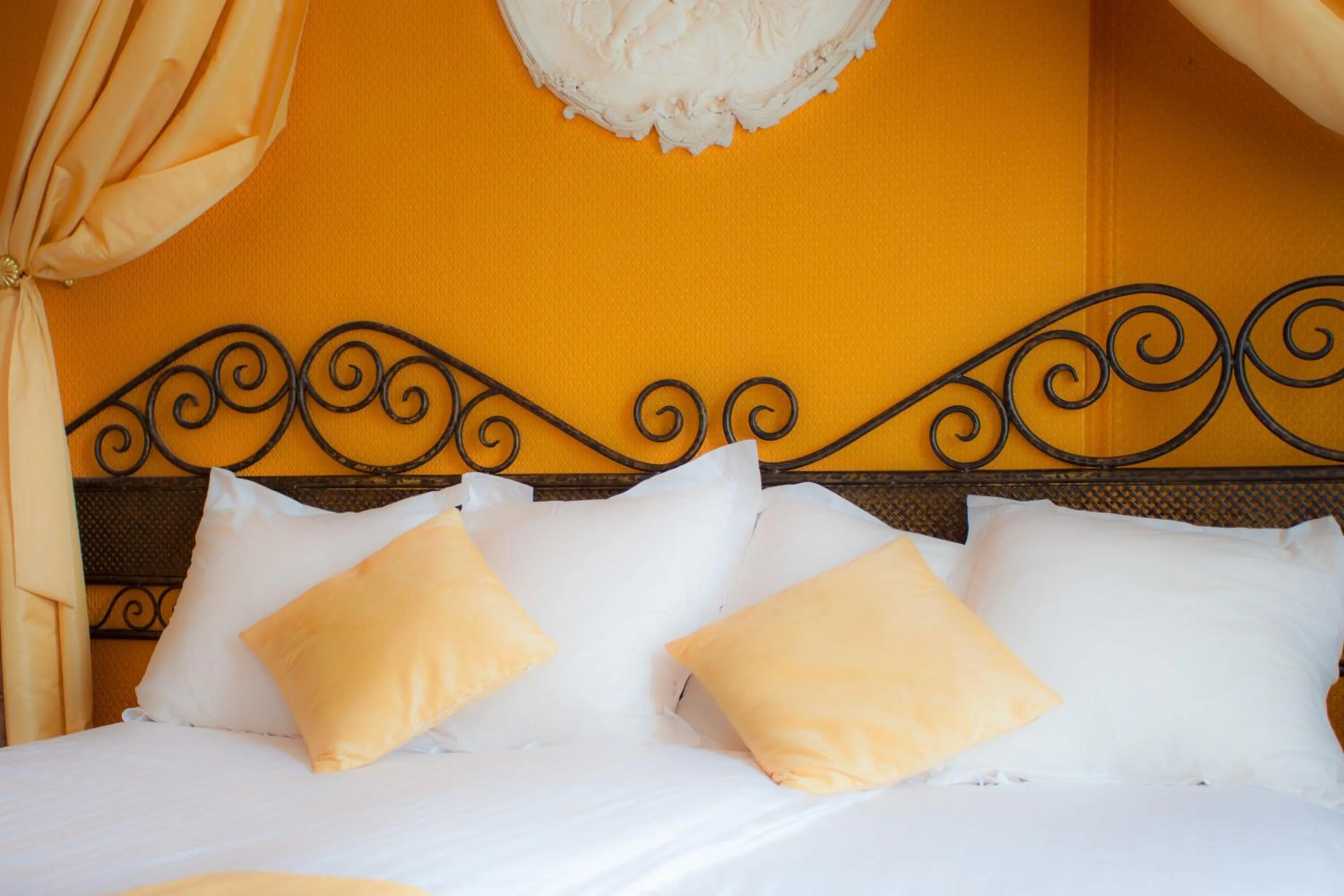 Bed in Château de Moulin-le-Comte