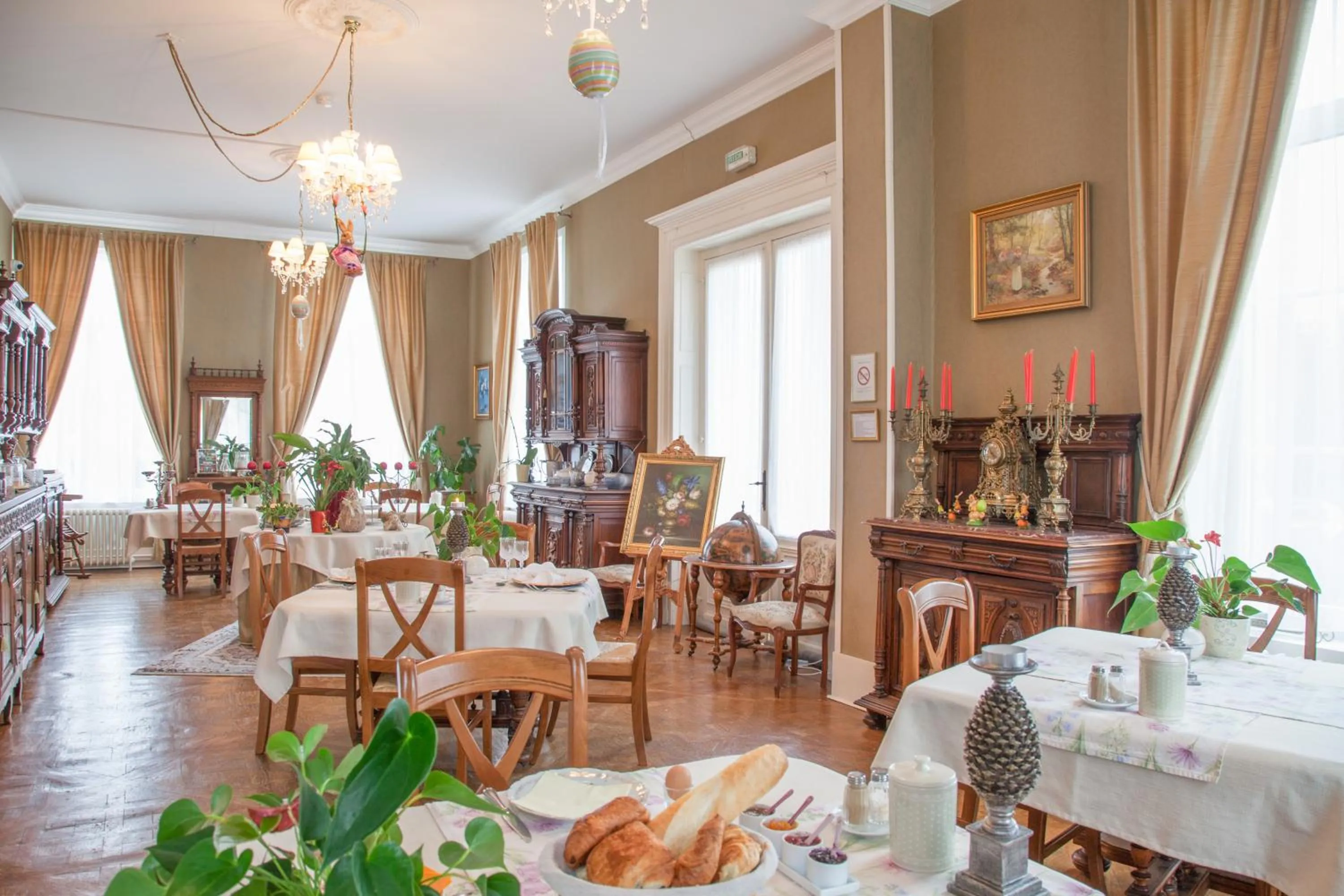 Restaurant/places to eat in Château de Moulin-le-Comte