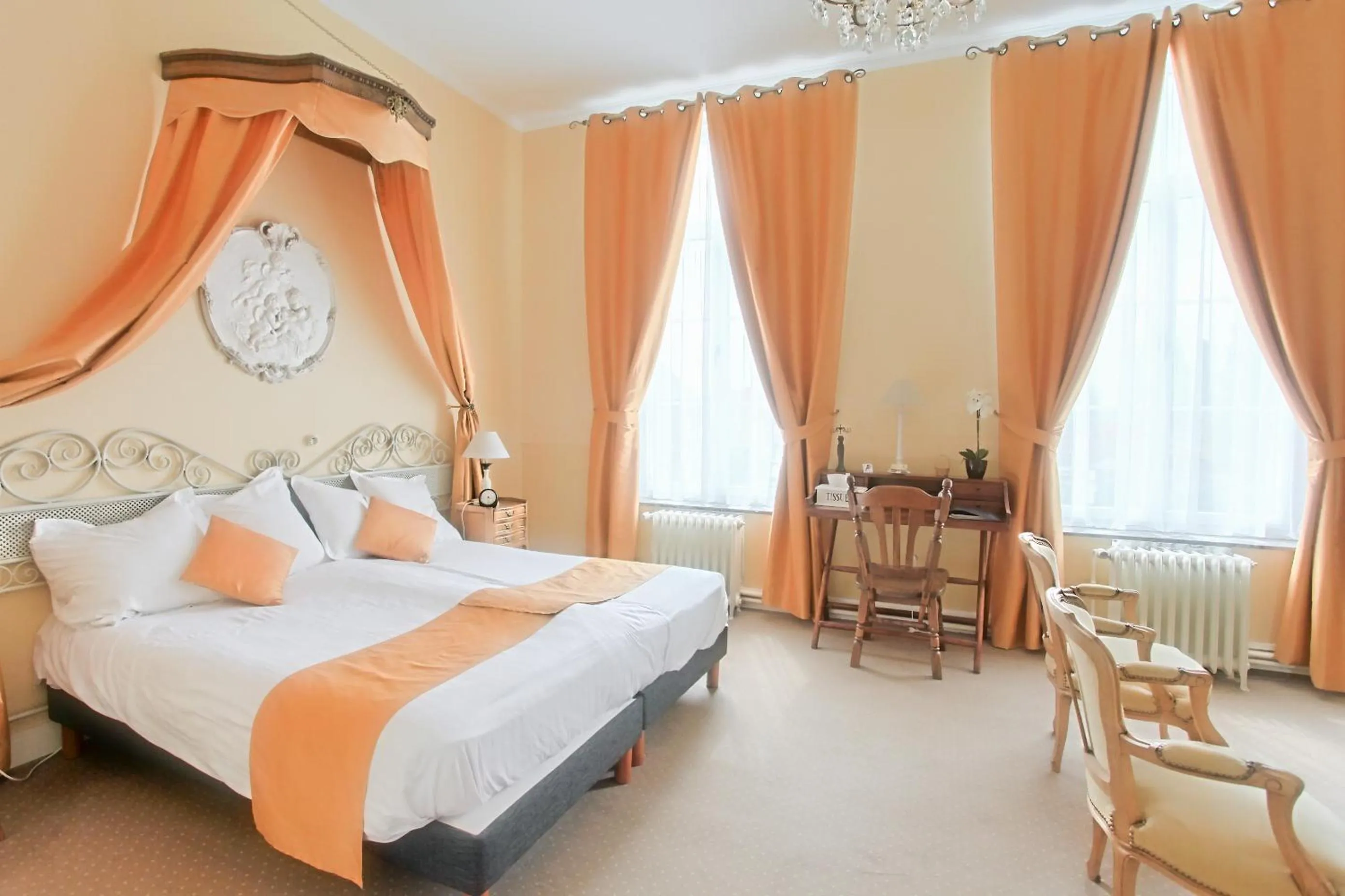 Bed in Château de Moulin-le-Comte