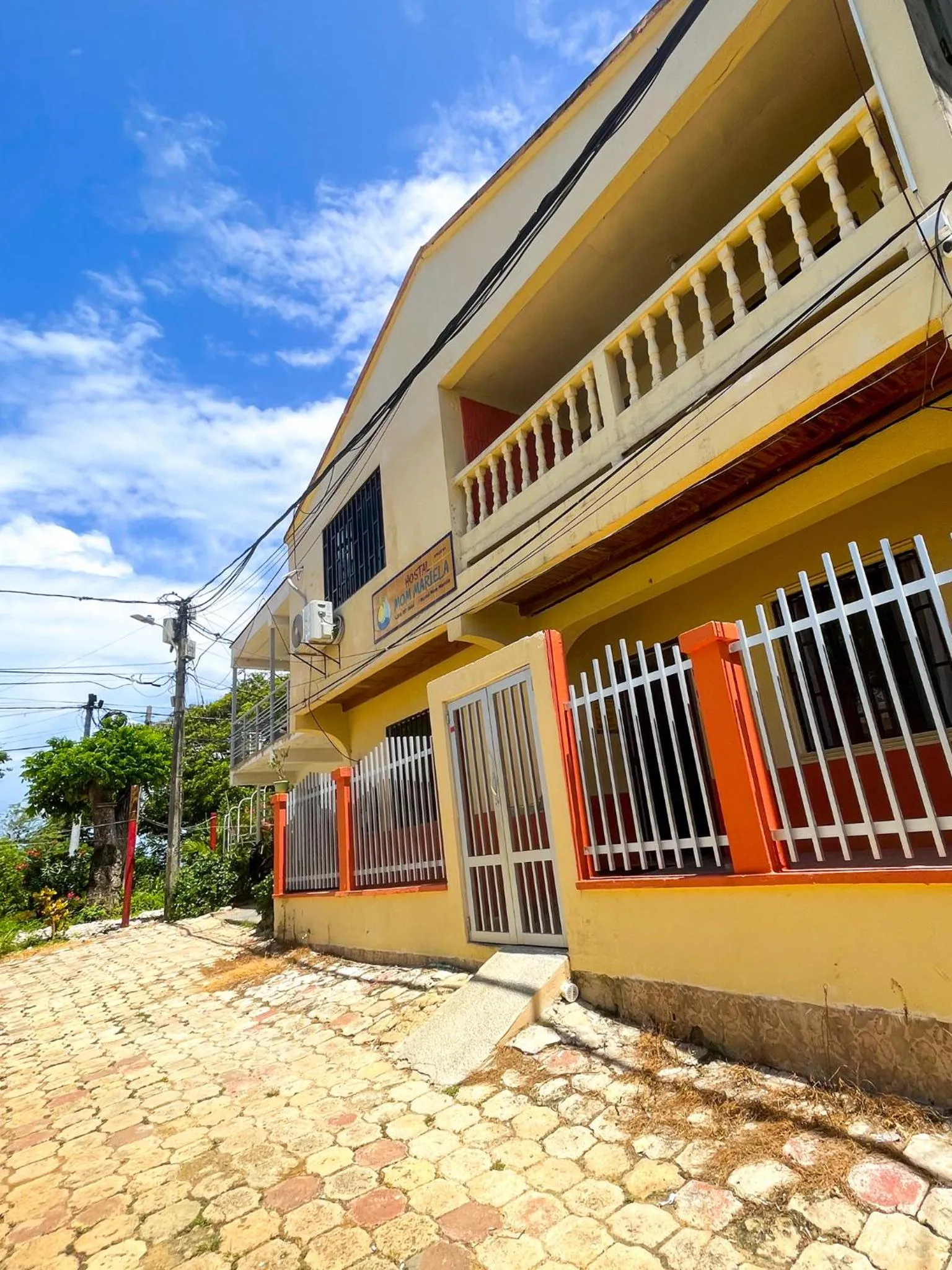 Property building in Hostal Mom Mariela