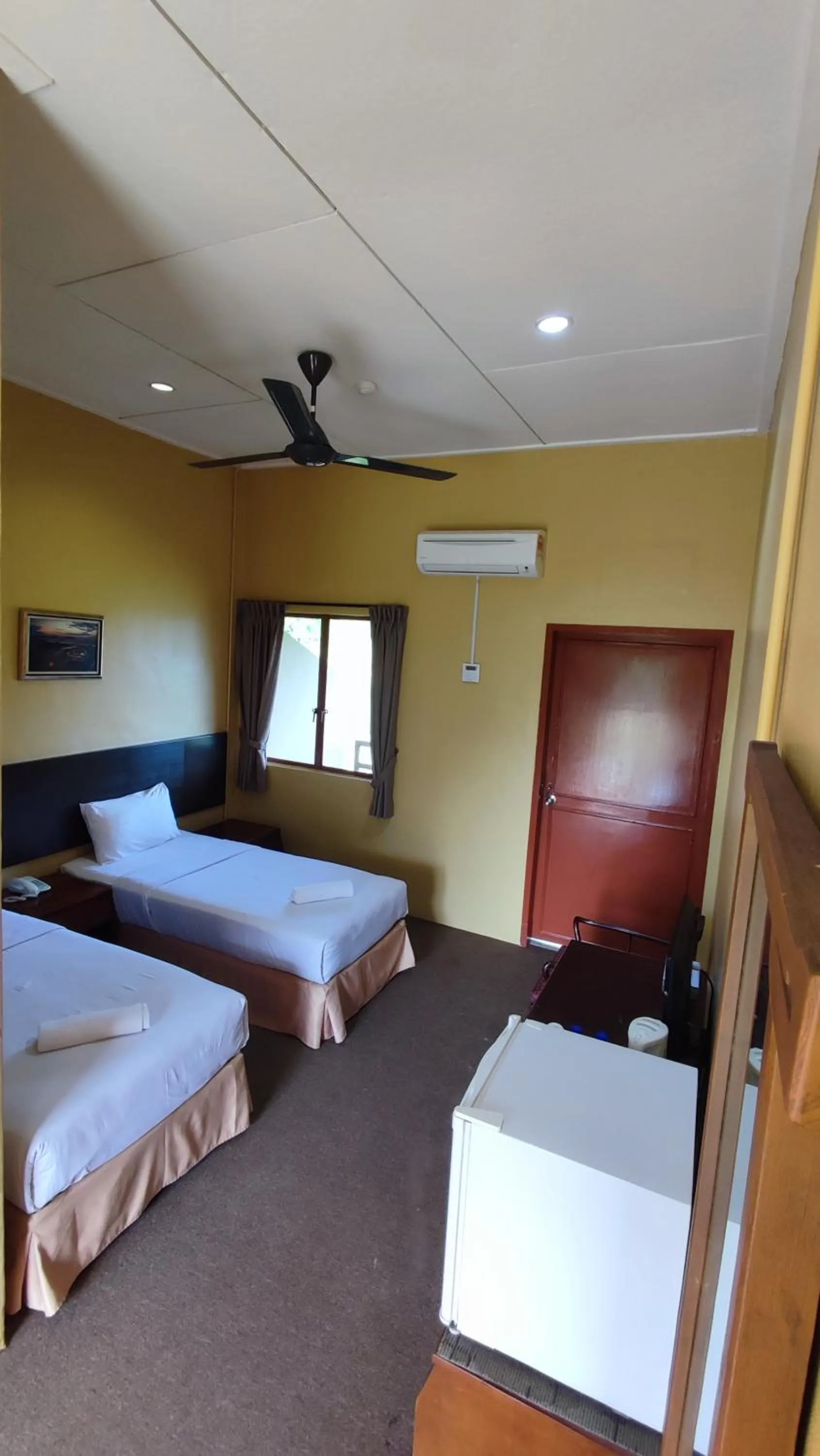 Bedroom, Bed in Mersing Merlin Inn