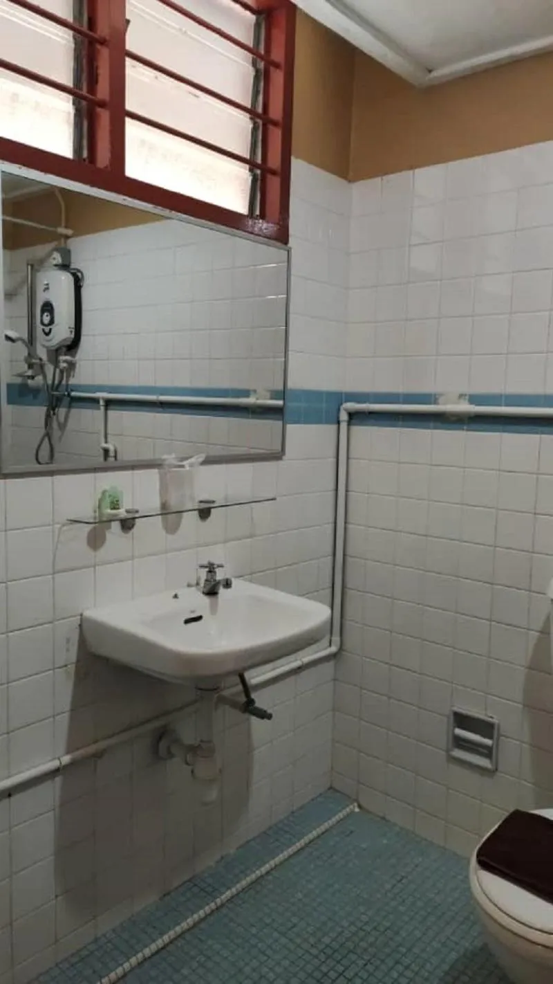 Bathroom in Mersing Merlin Inn