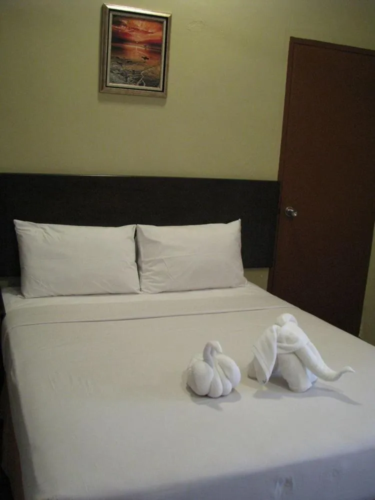 Bed in Mersing Merlin Inn