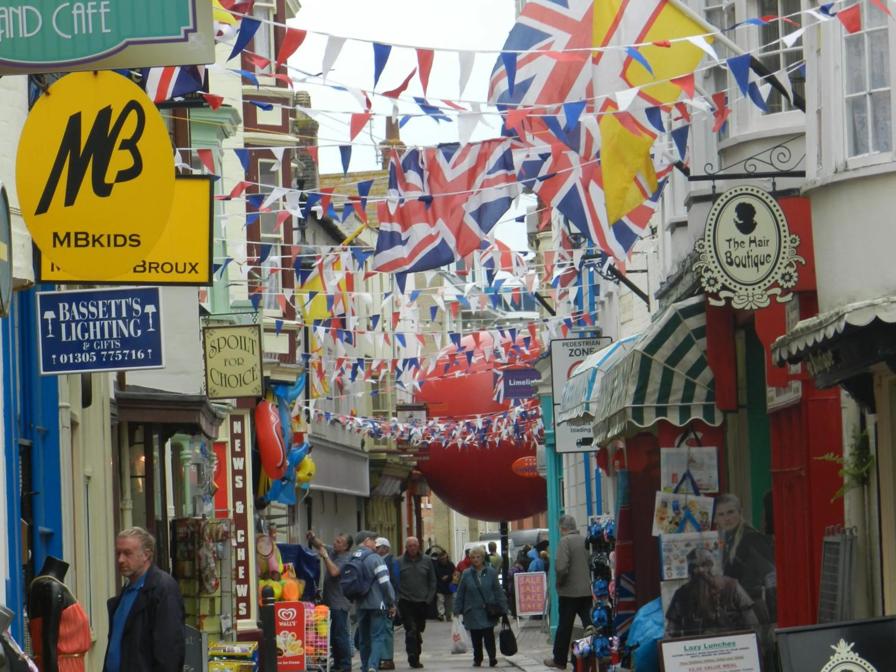 Shopping Area in Driftwood B&B Weymouth