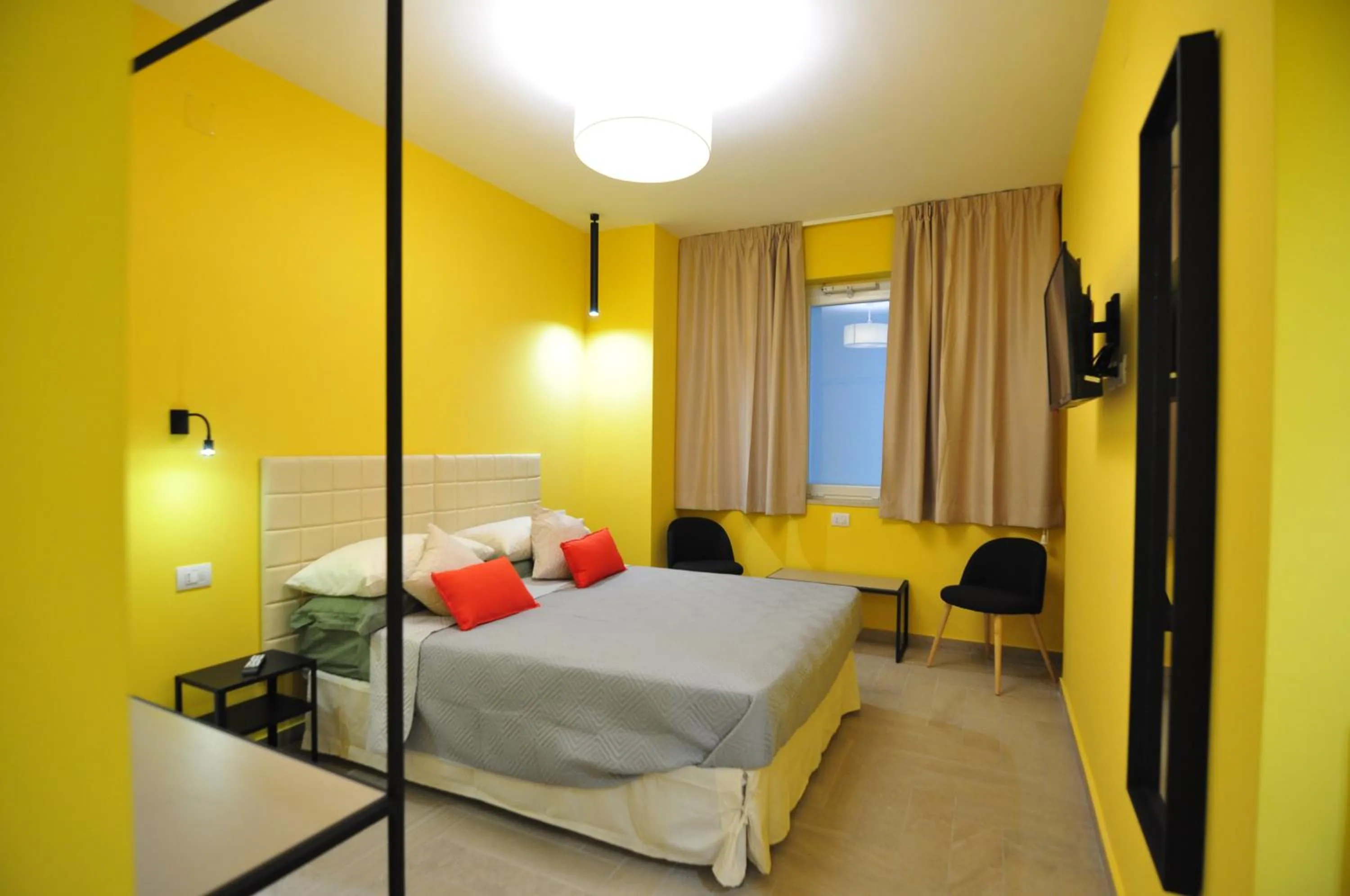 Bedroom, Bed in Delco Naples