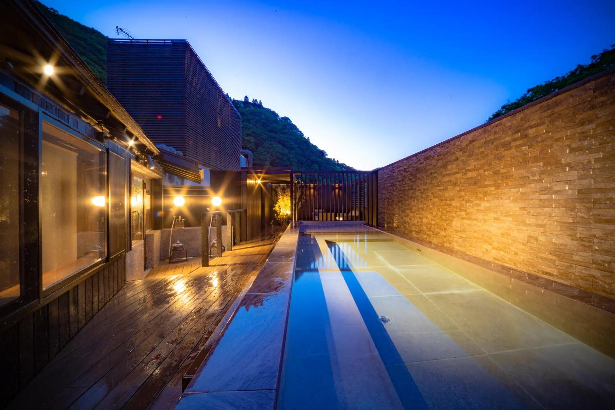 Hot Spring Bath in Aizu Higashiyama Onsen "Tsuki no Akari" self-service INN