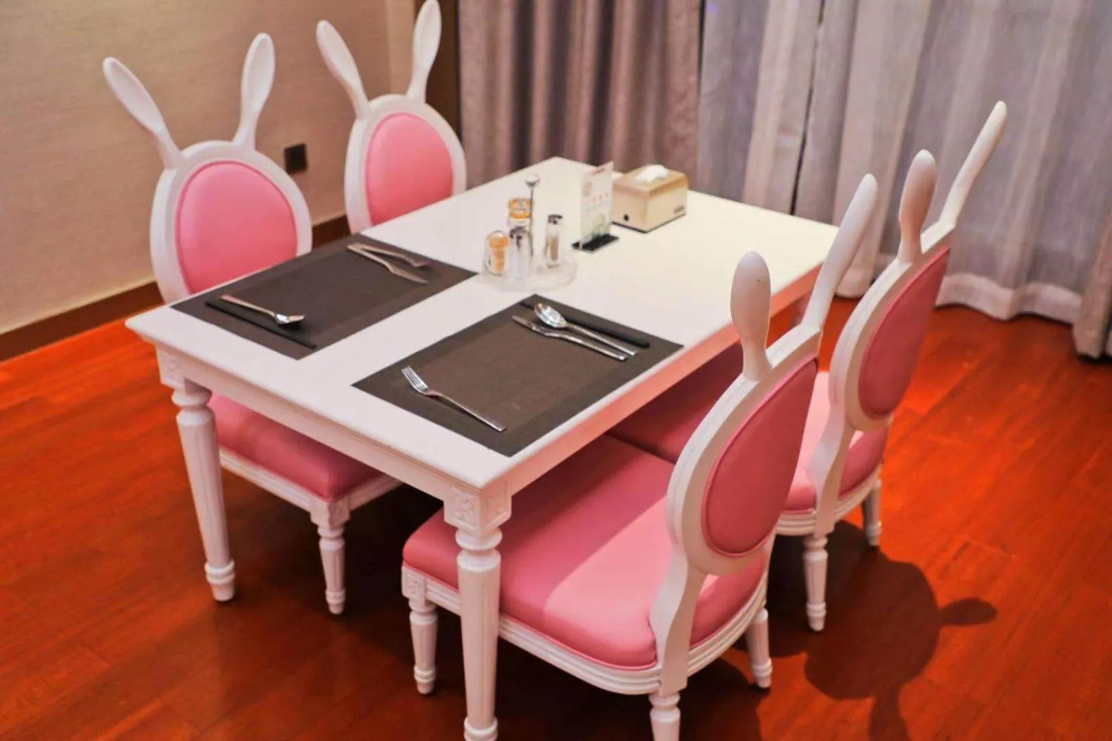 Restaurant/places to eat in Ramada Plaza Fuxian Lake