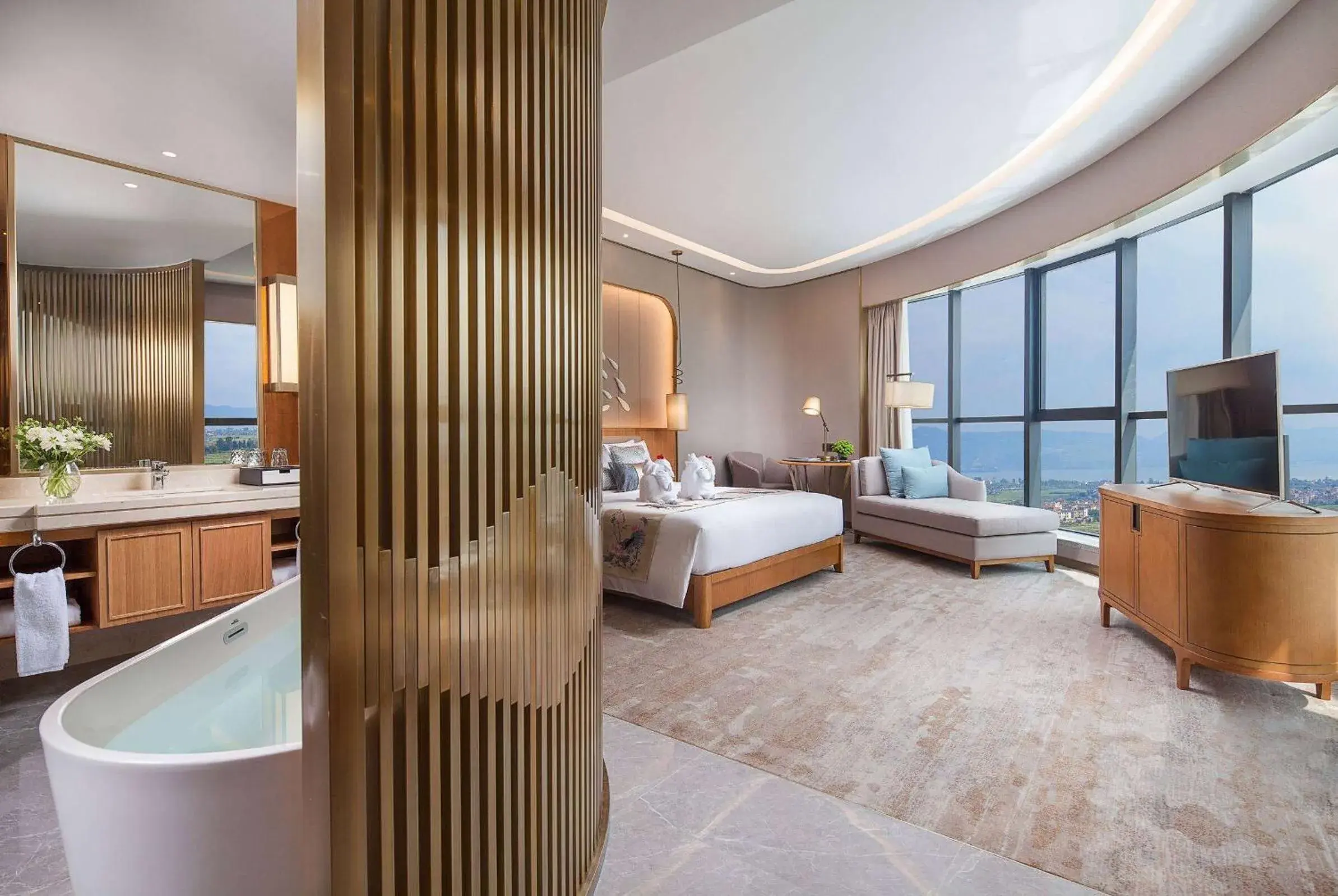 Deluxe King Room with View in Ramada Plaza Fuxian Lake Deluxe King Room with View in Ramada Plaza Fuxian Lake