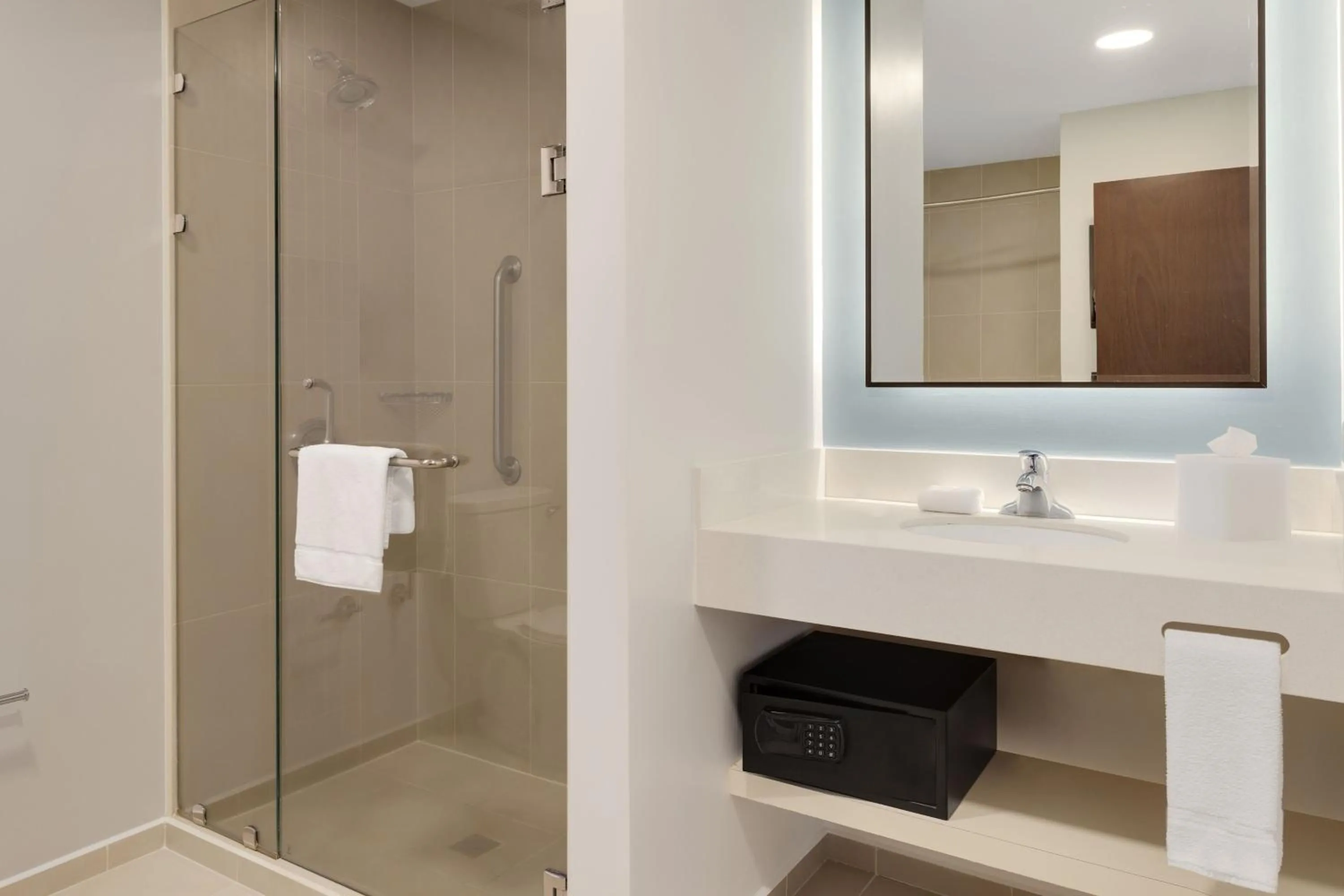Bathroom in Courtyard by Marriott San Jose Airport Alajuela