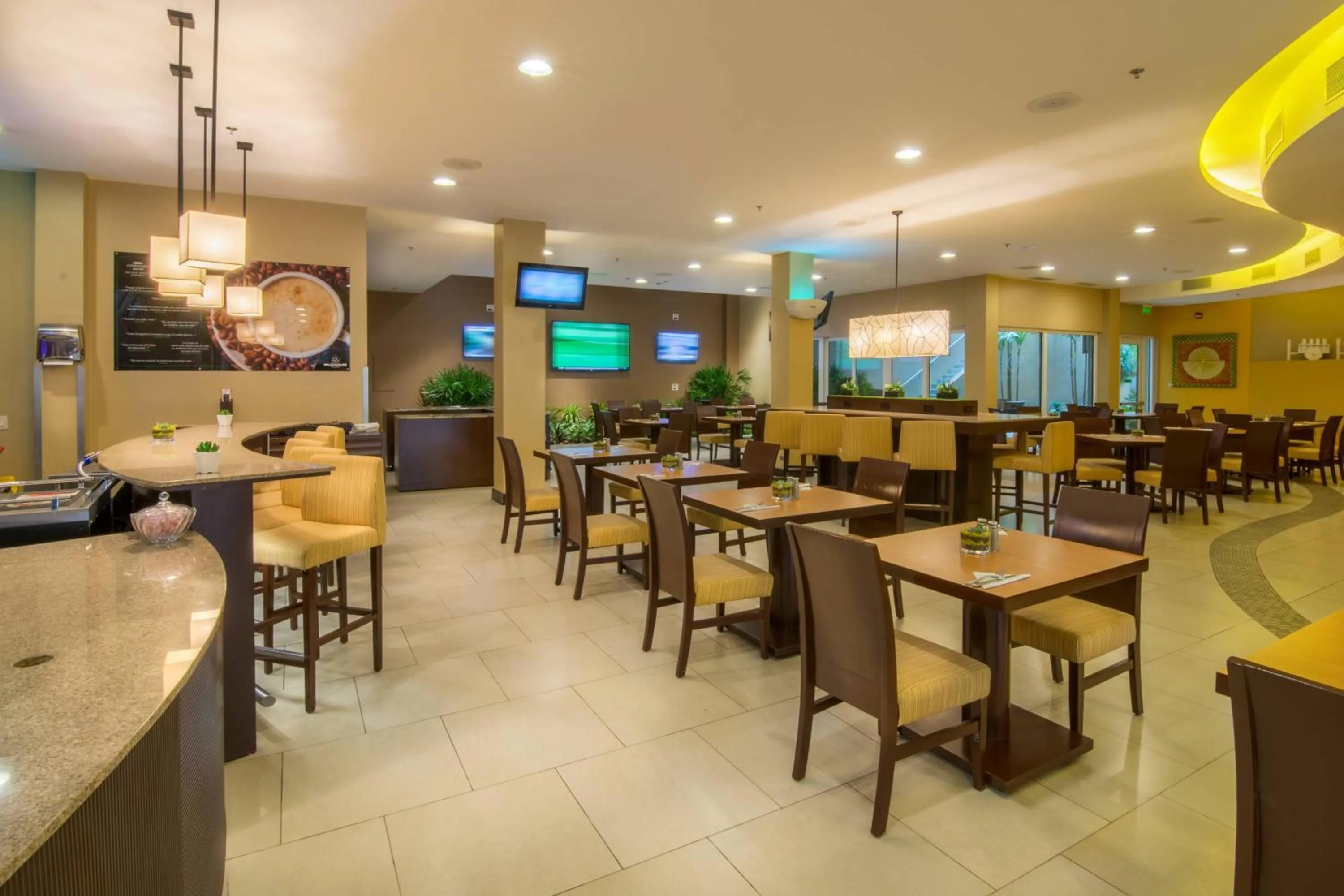 Restaurant/places to eat in Courtyard by Marriott San Jose Airport Alajuela