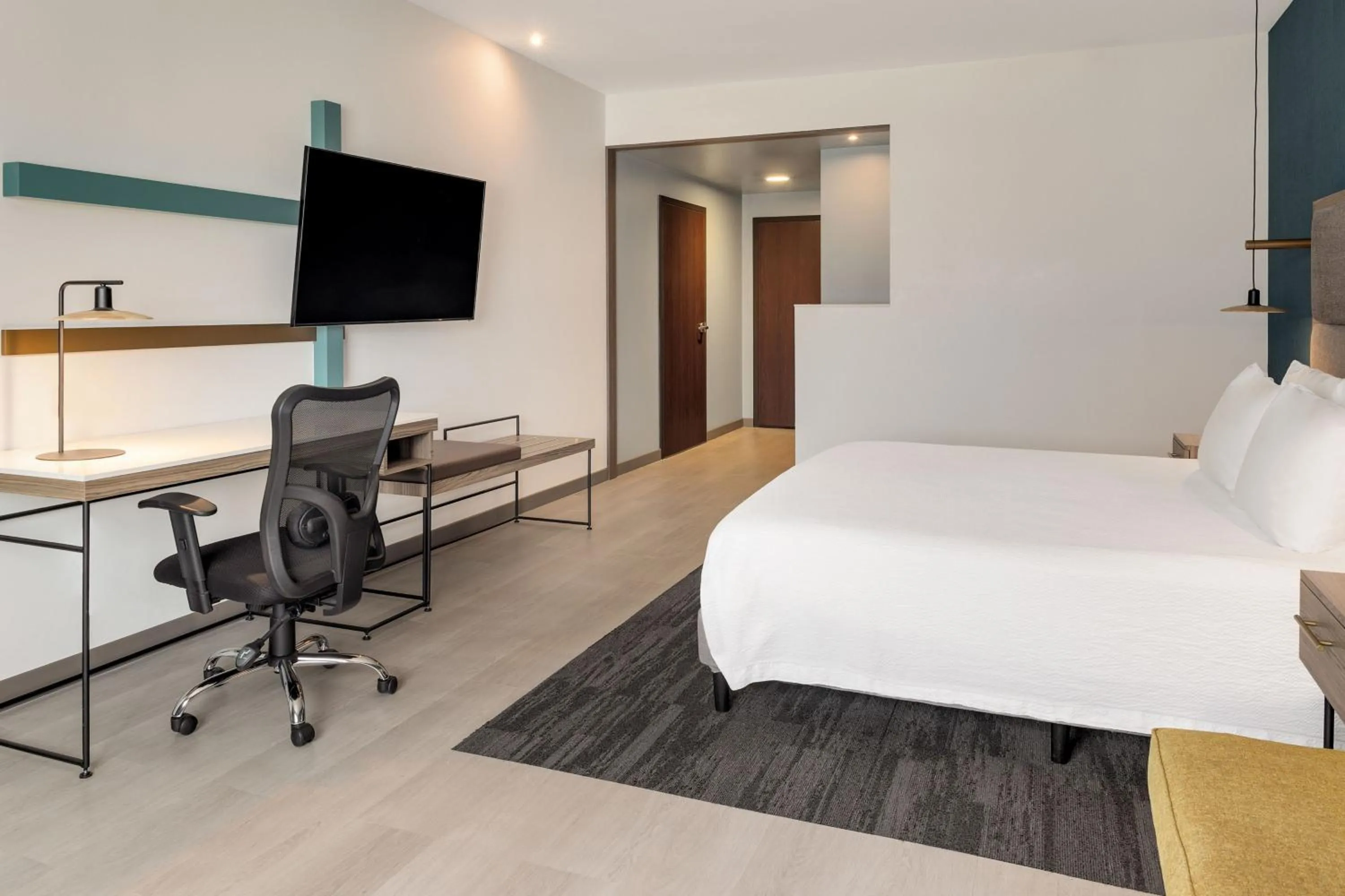 Photo of the whole room, Bed in Courtyard by Marriott San Jose Airport Alajuela