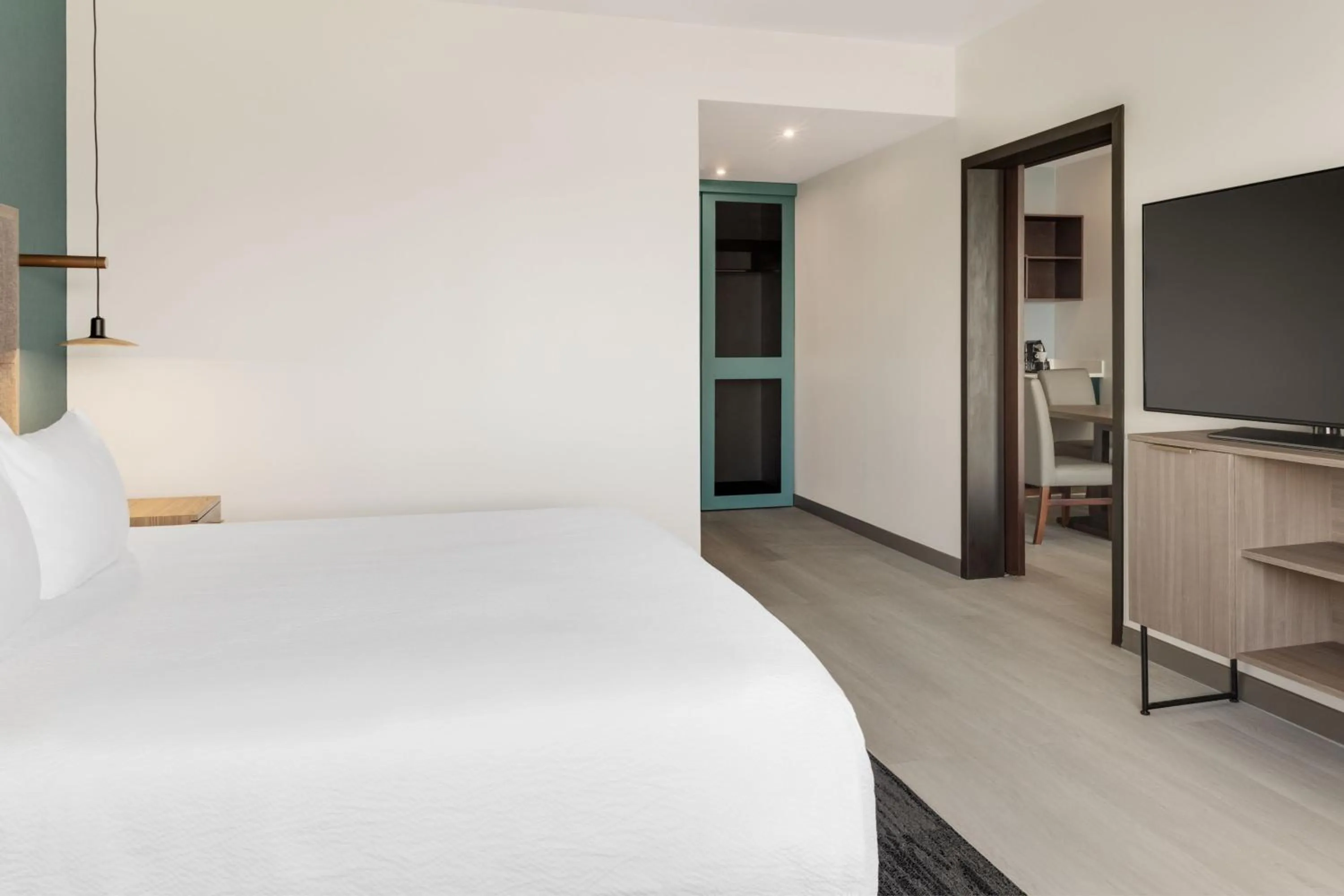 Photo of the whole room, Bed in Courtyard by Marriott San Jose Airport Alajuela