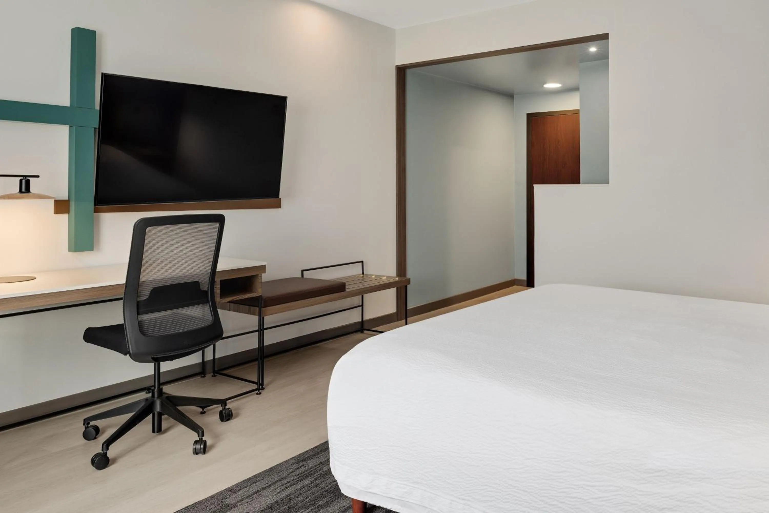 Photo of the whole room, Bed in Courtyard by Marriott San Jose Airport Alajuela