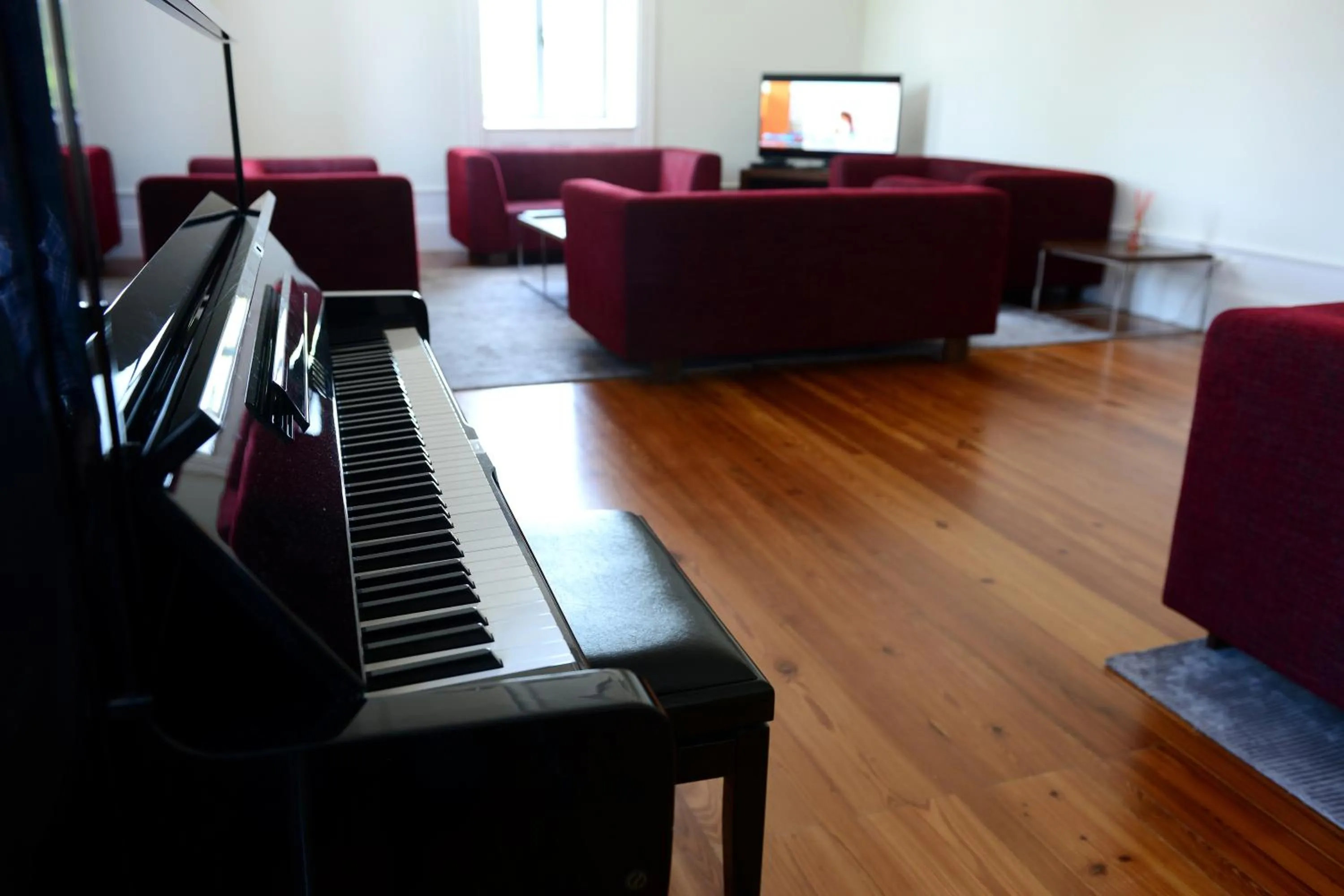 Communal lounge/ TV room in Hotel Quinta da Cruz & SPA