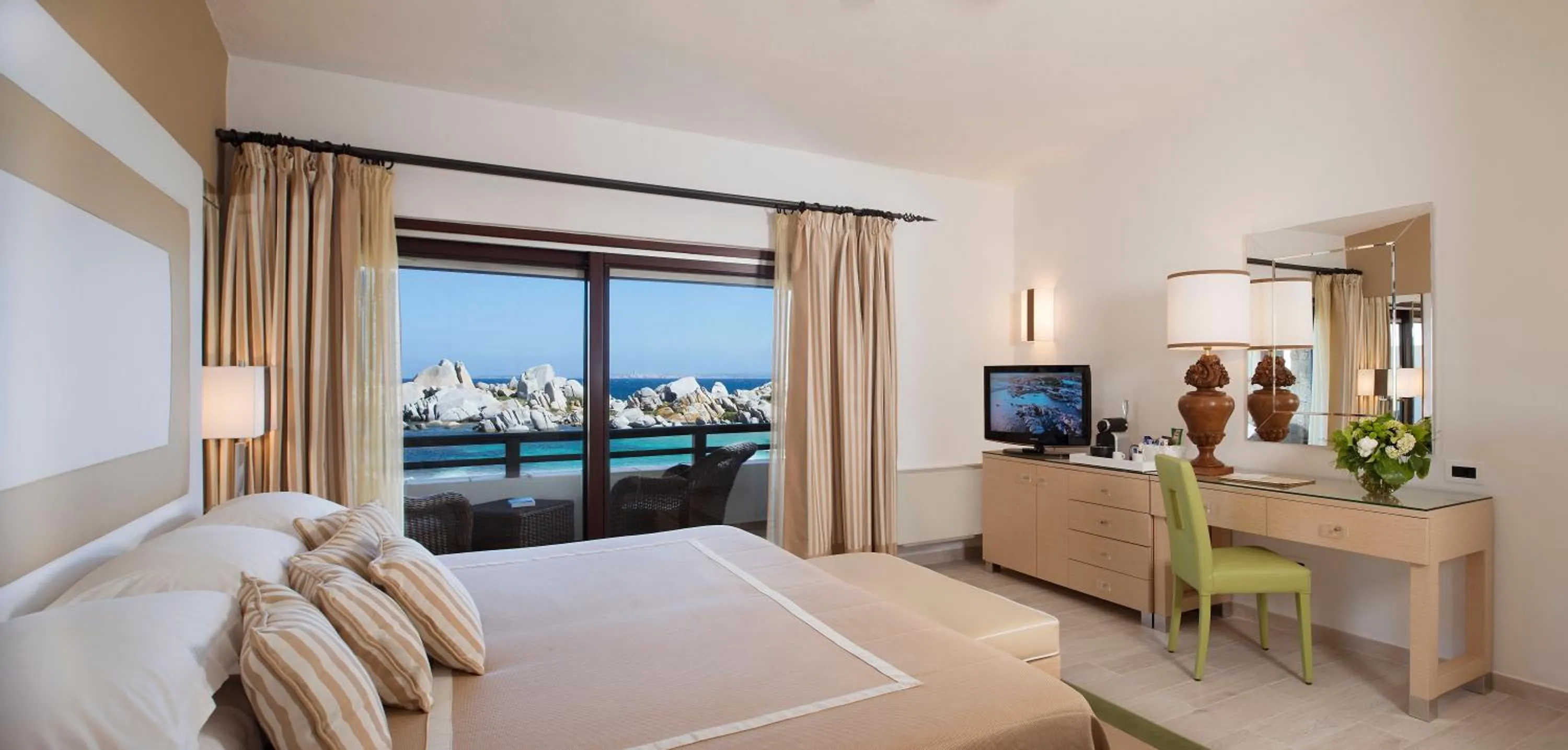 View (from property/room), Bed in Hotel & SPA des Pecheurs